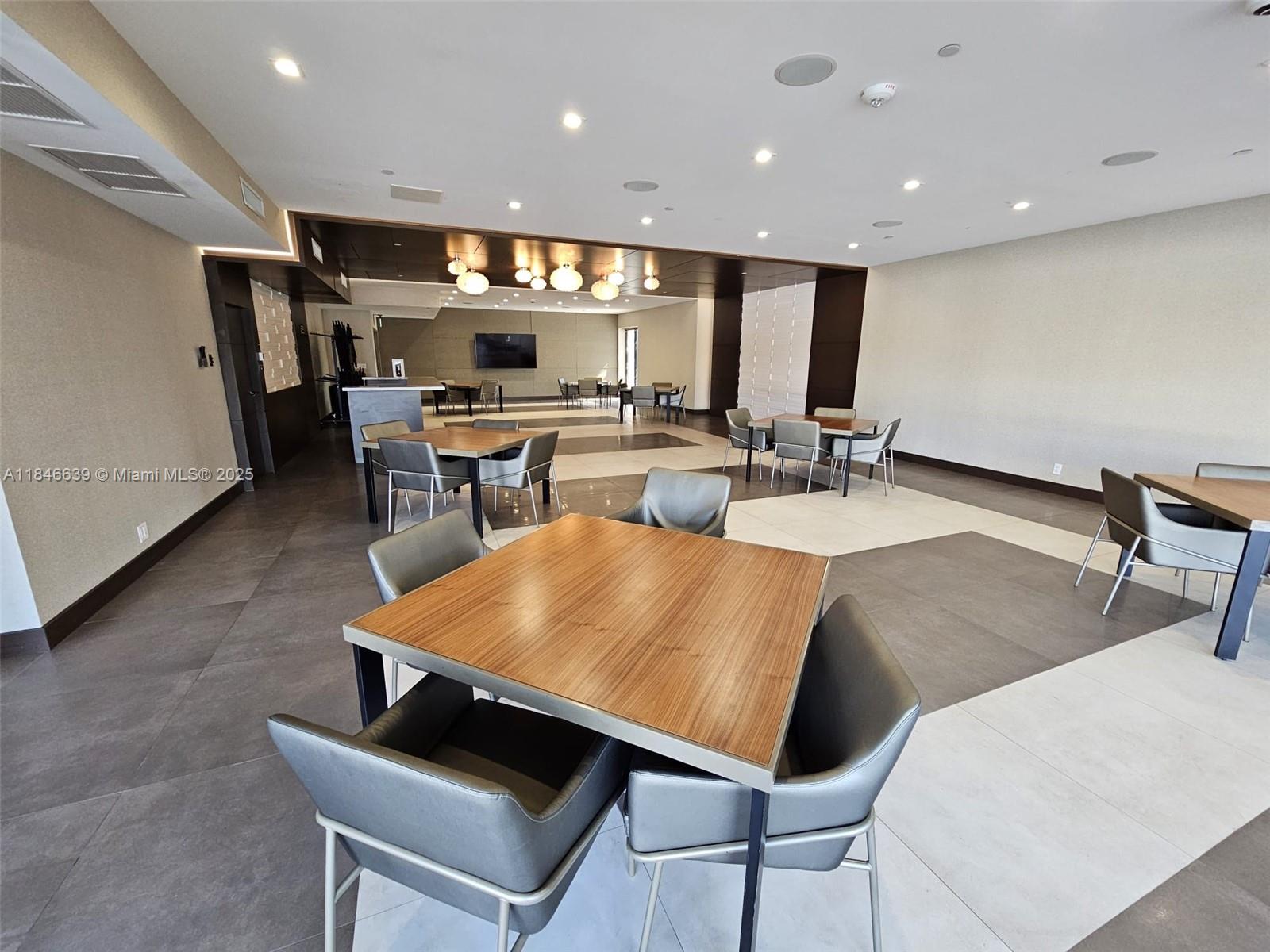 DELVISTA TOWERS CONDO - Residential