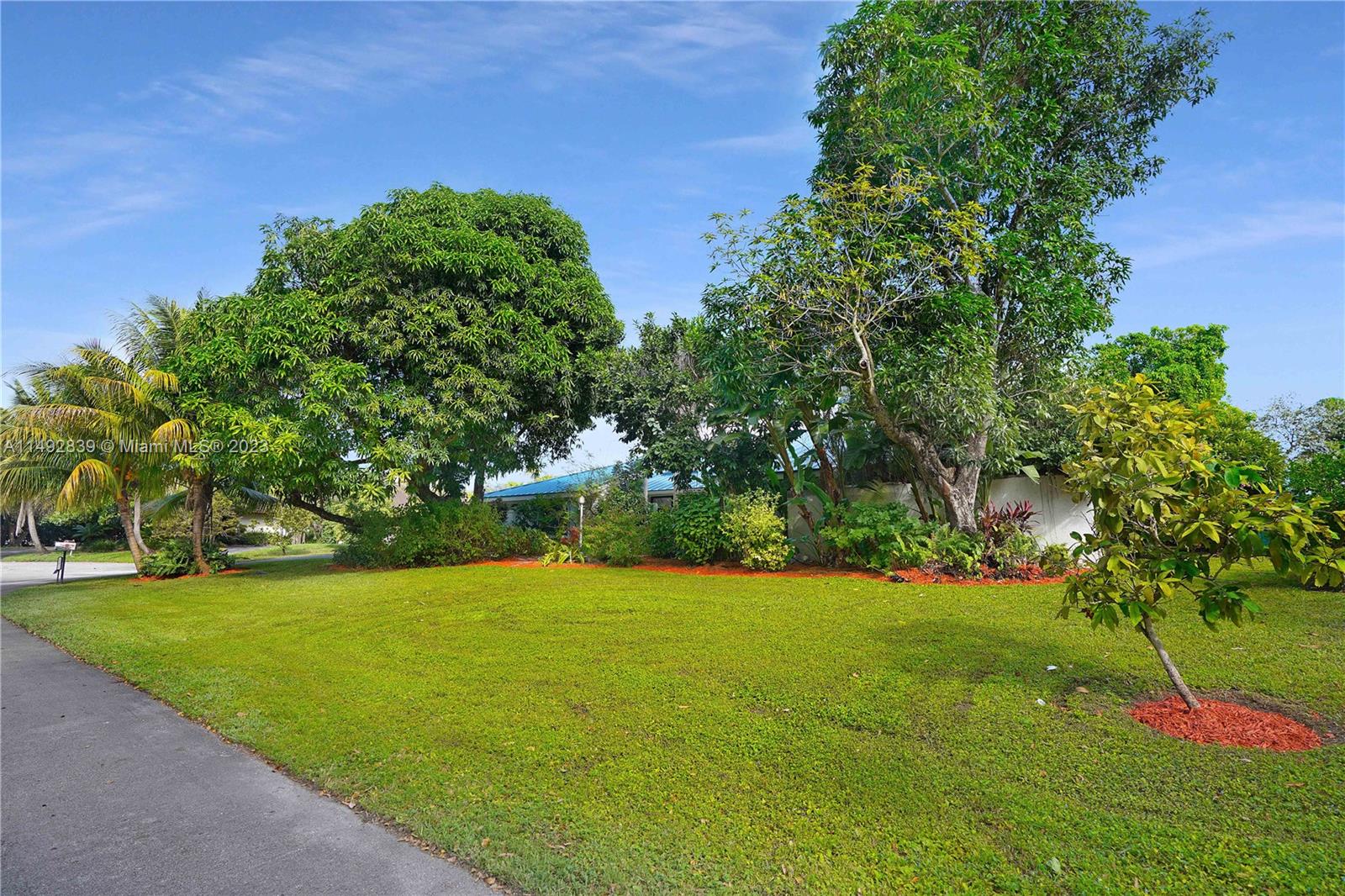 CLINTON GROVE ESTS - Residential