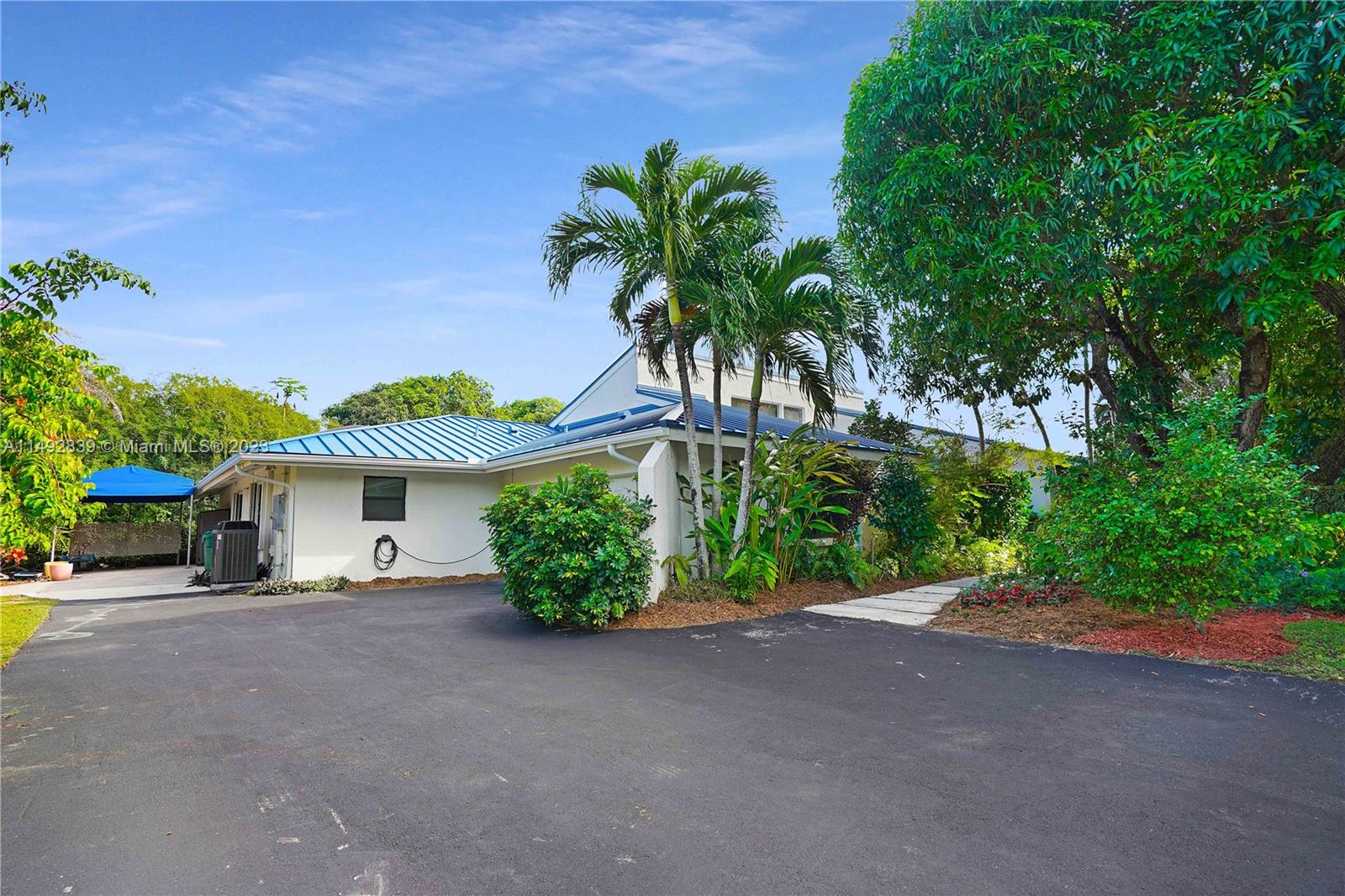 CLINTON GROVE ESTS - Residential