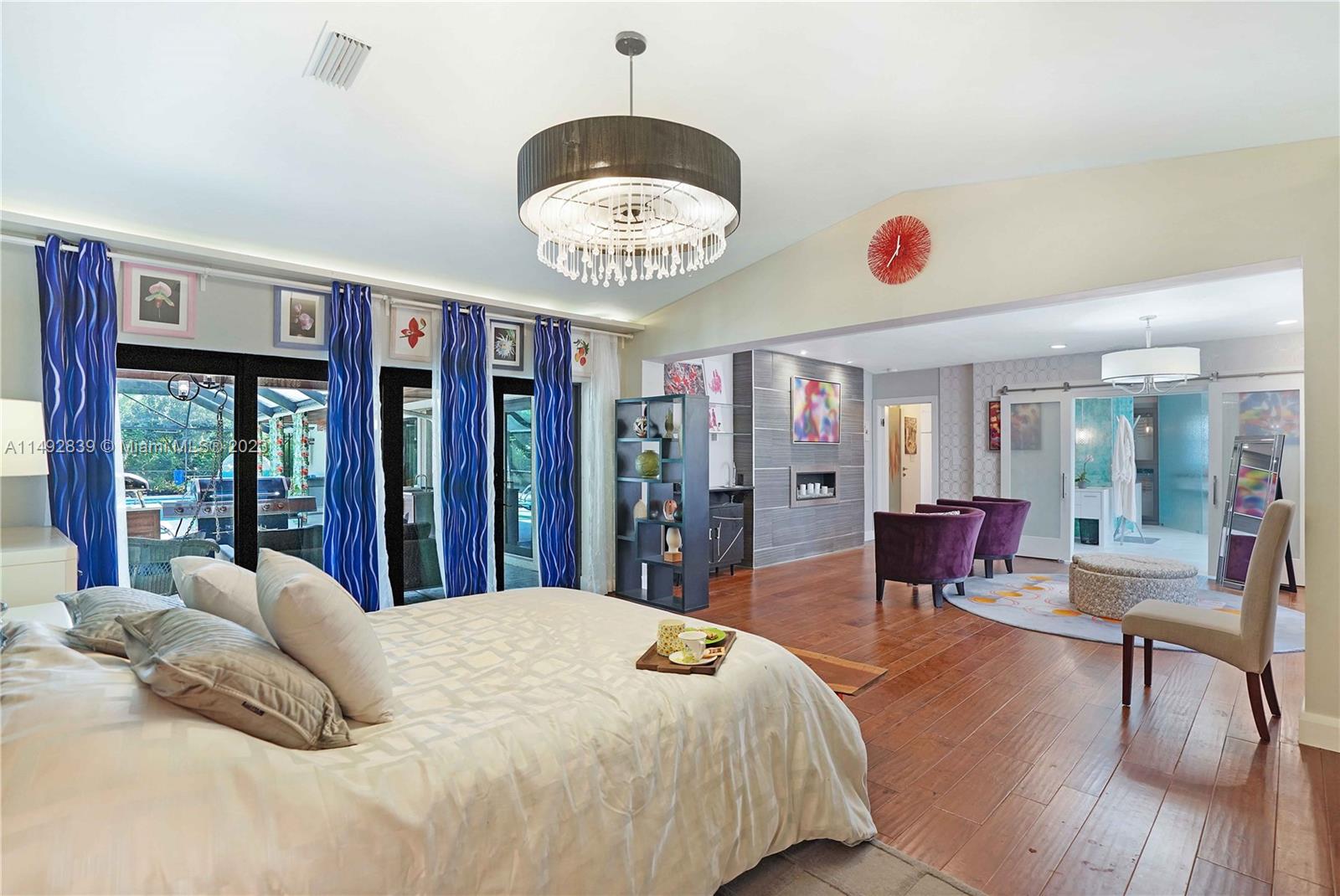 CLINTON GROVE ESTS - Residential