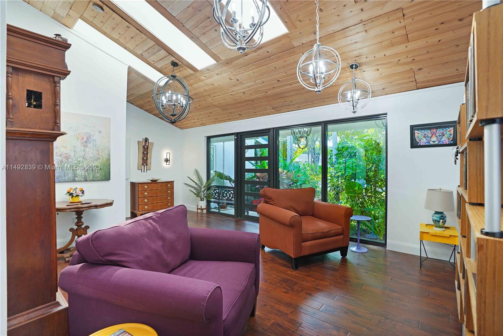 CLINTON GROVE ESTS - Residential