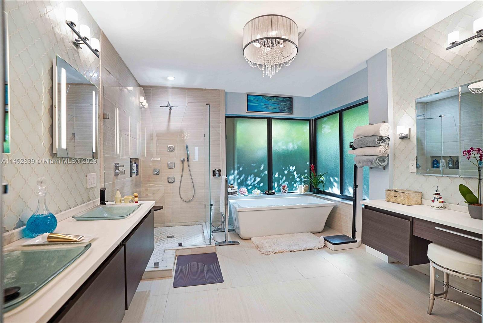 CLINTON GROVE ESTS - Residential