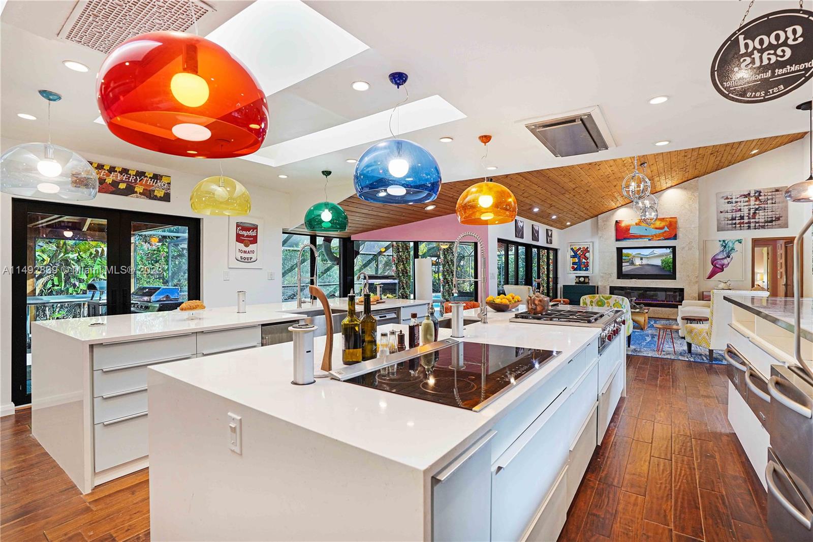 CLINTON GROVE ESTS - Residential