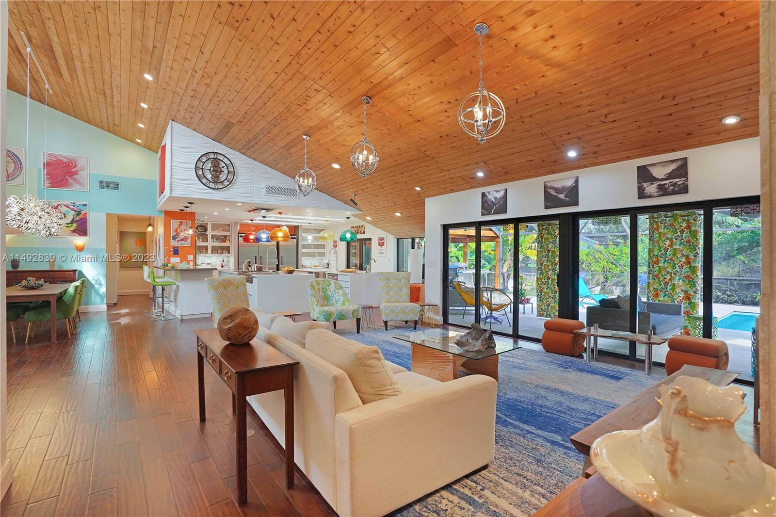 CLINTON GROVE ESTS - Residential
