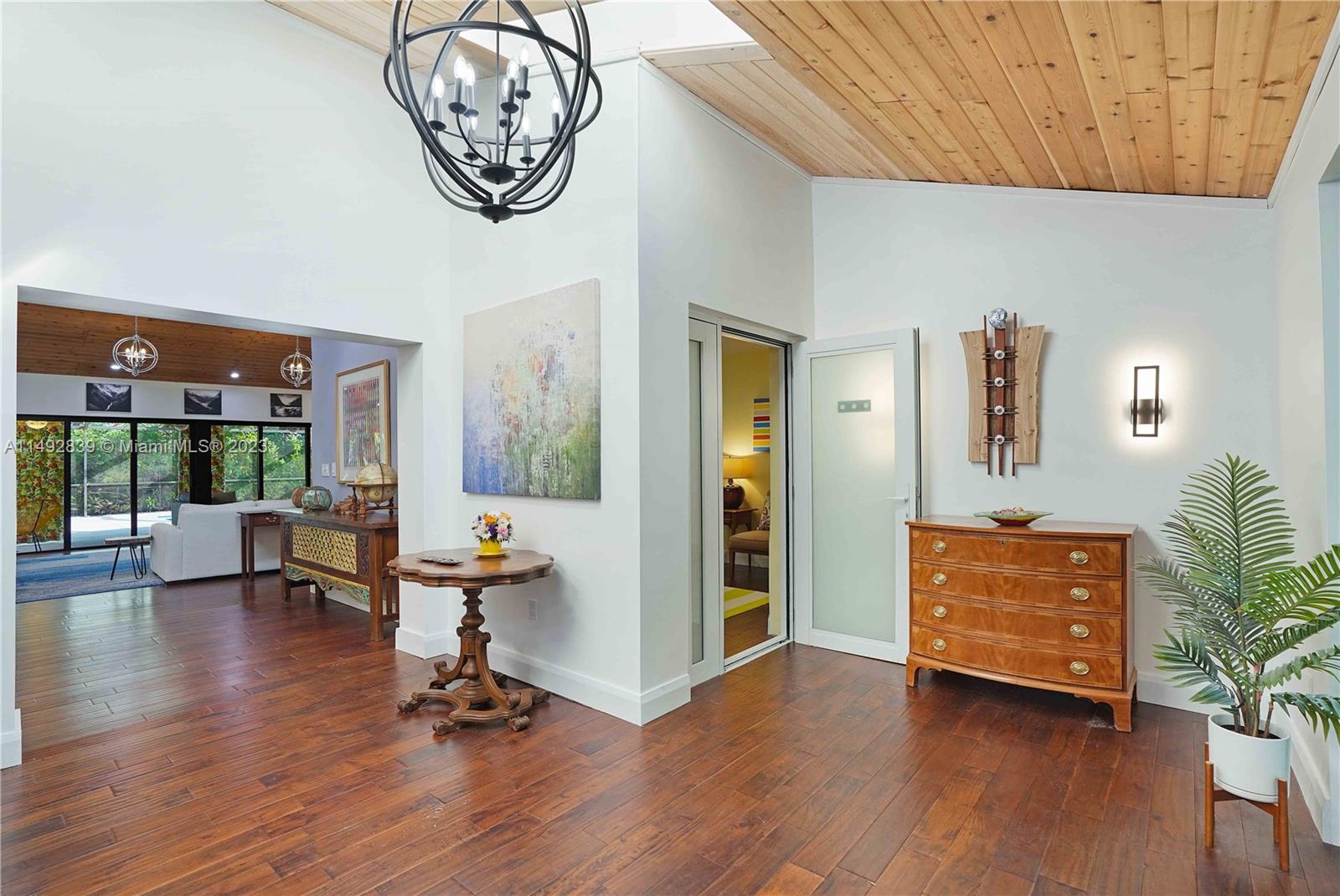 CLINTON GROVE ESTS - Residential