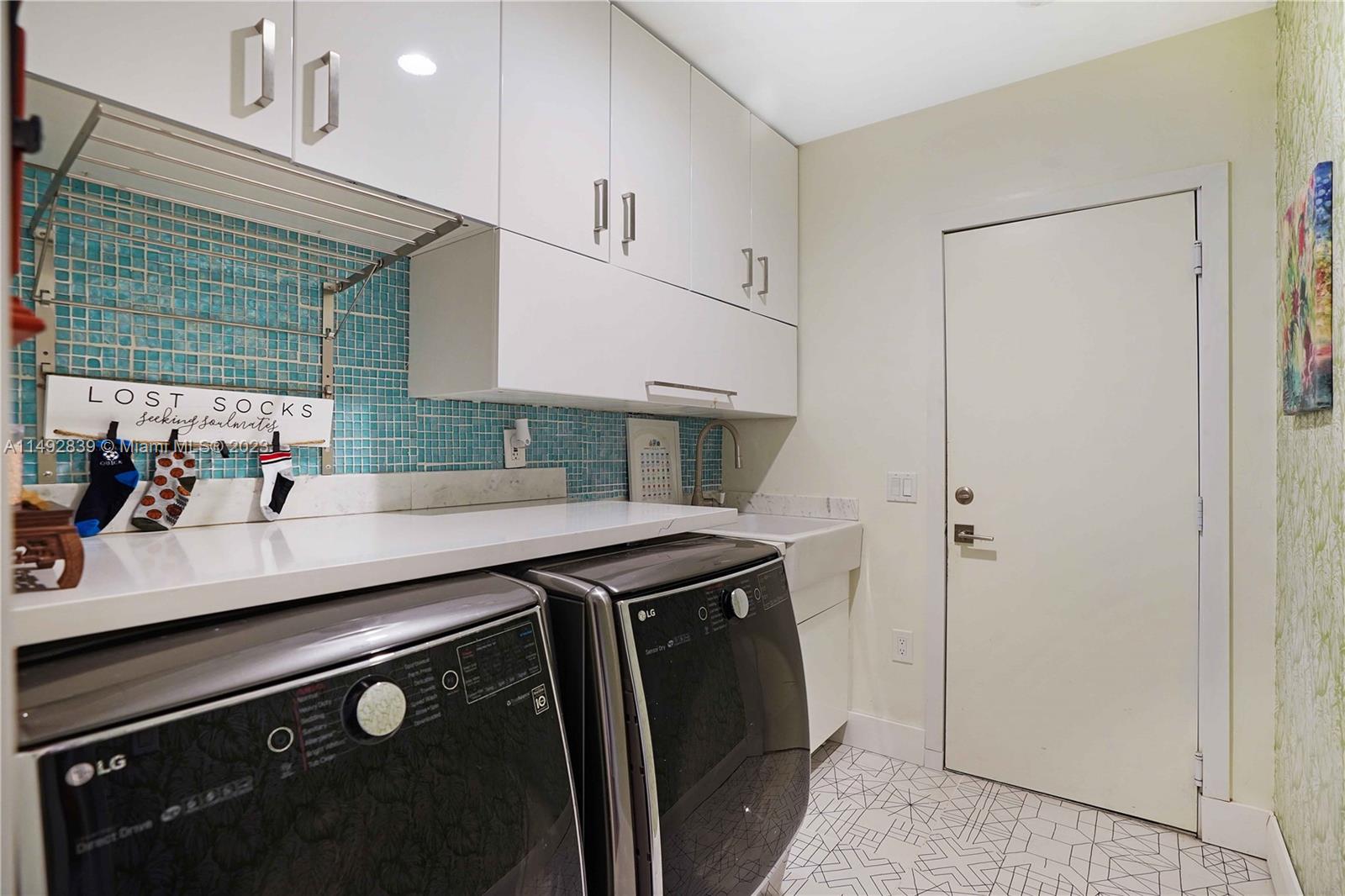 CLINTON GROVE ESTS - Residential