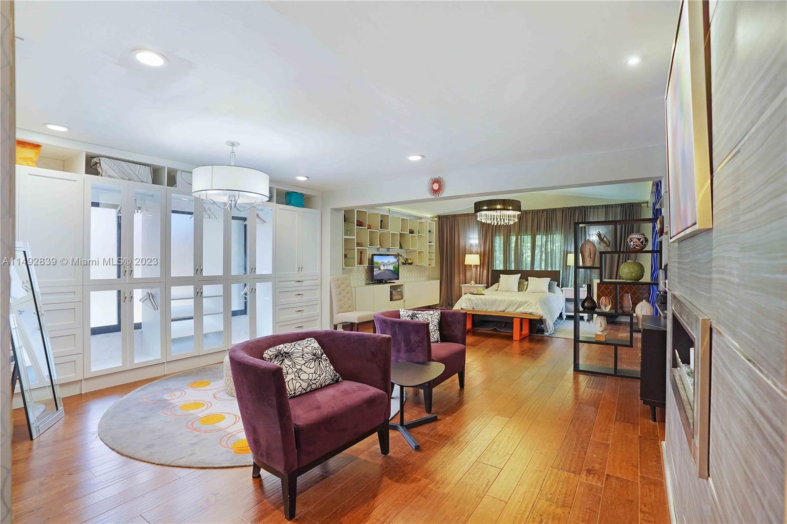 CLINTON GROVE ESTS - Residential