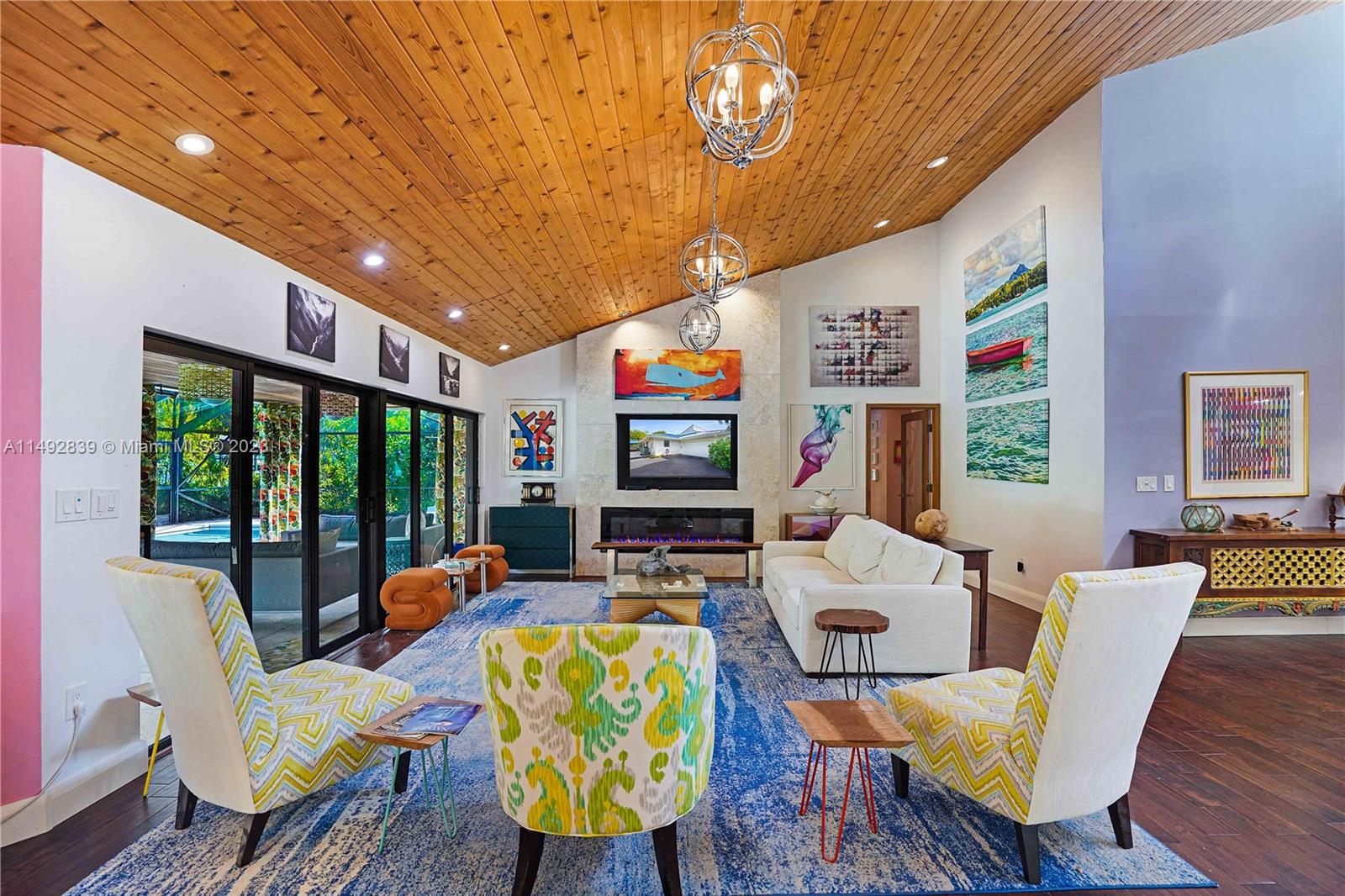 CLINTON GROVE ESTS - Residential