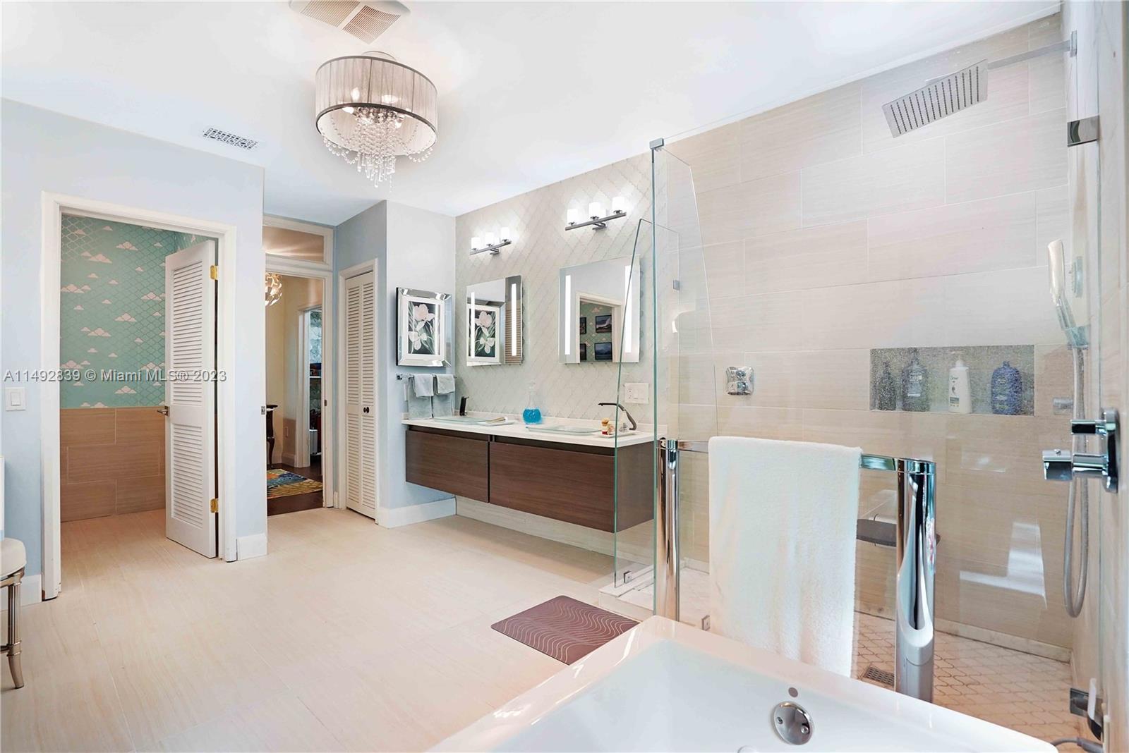 CLINTON GROVE ESTS - Residential