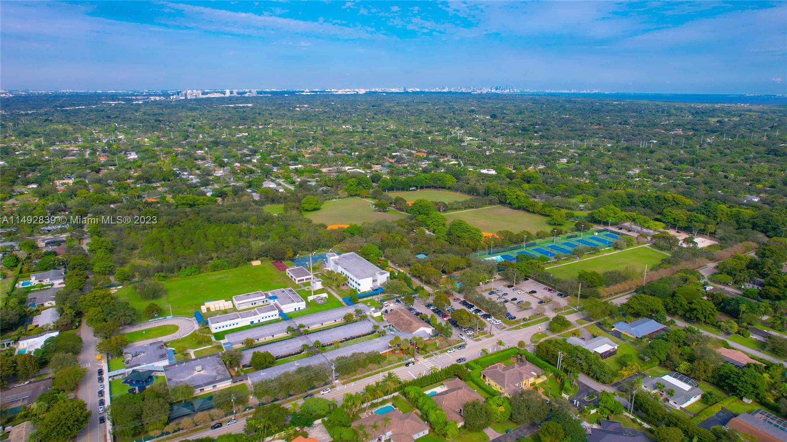 CLINTON GROVE ESTS - Residential