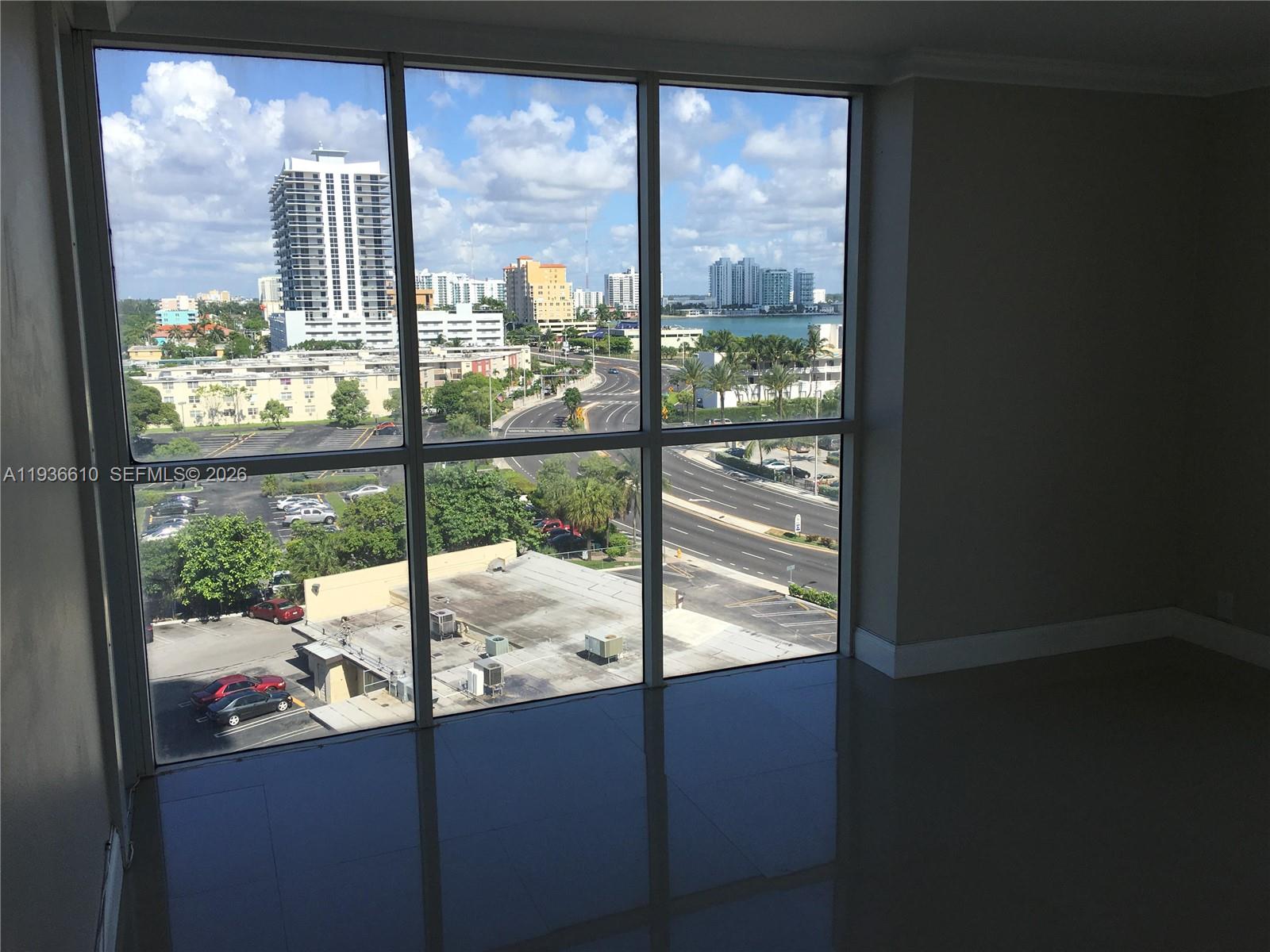 7601 E Treasure Dr 911