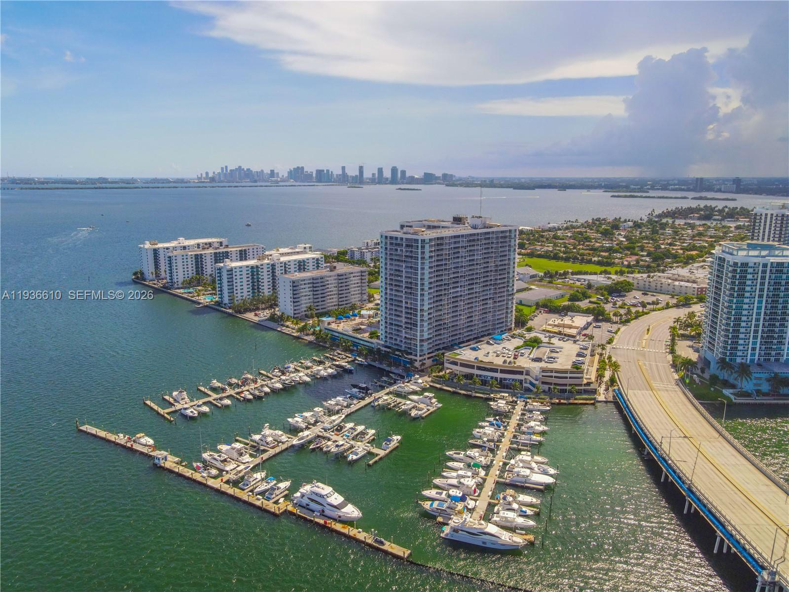 7601 E Treasure Dr 911