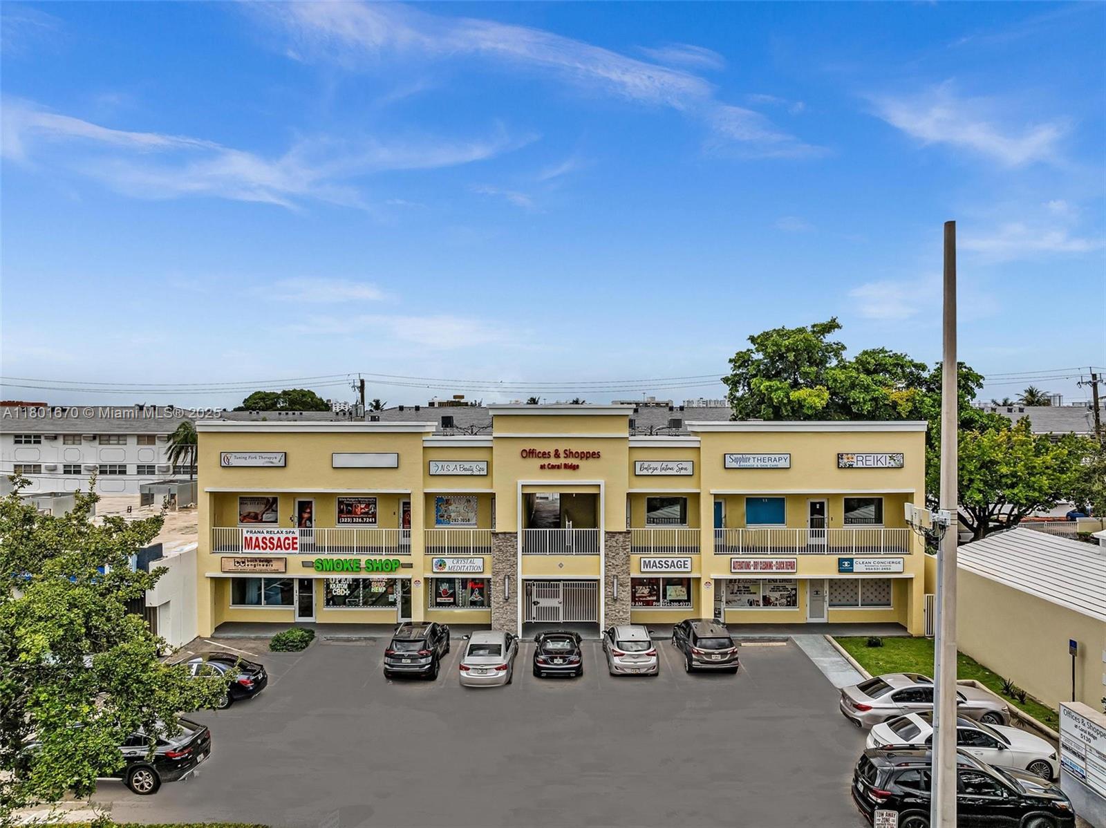 967 SQFT second floor space built out as a former photography studio. Clean, turnkey and ready for move in today. The property features direct frontage to Federal Highway/US1 in Fort Lauderdale.