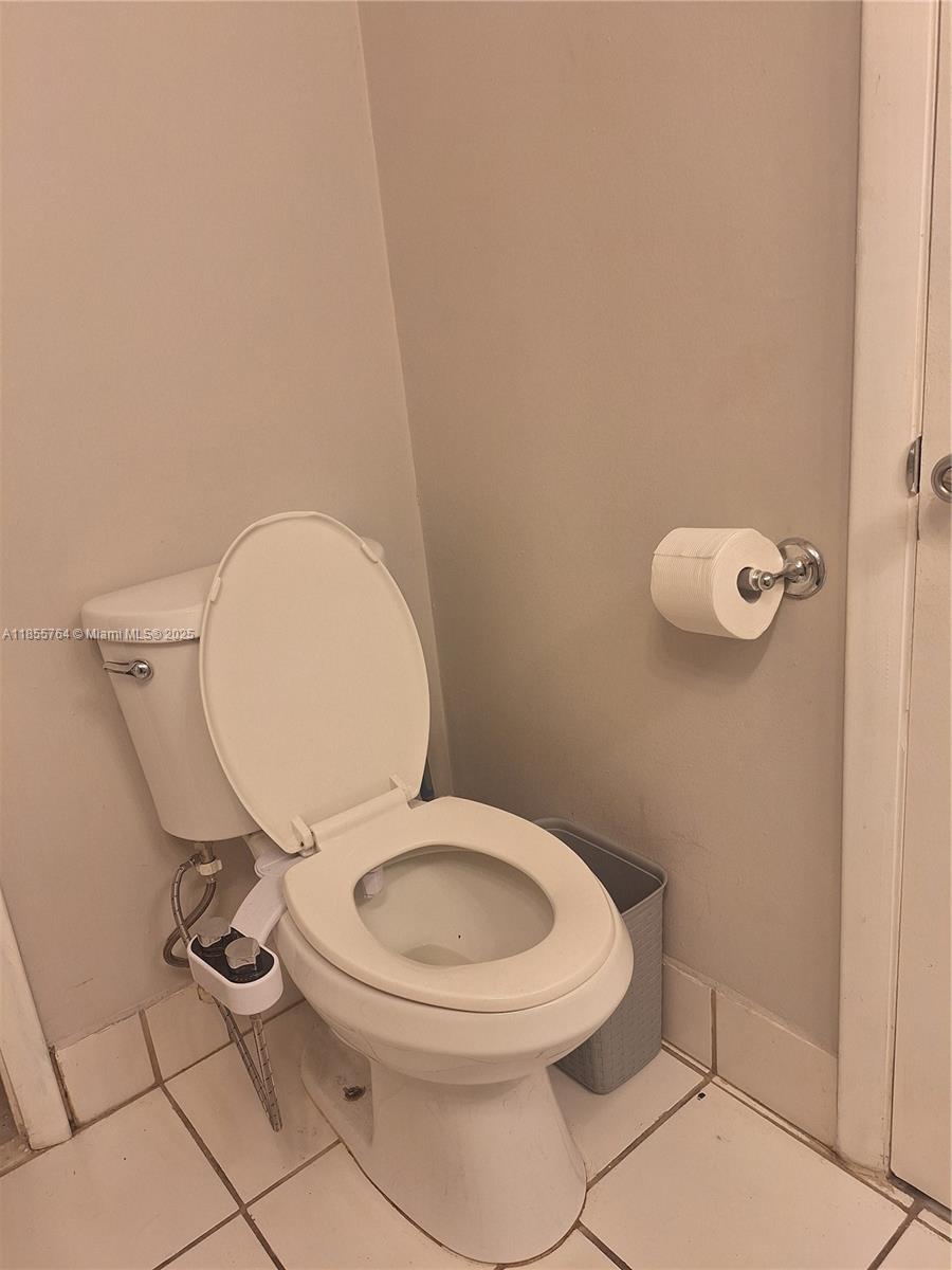OAKLAND SHORES CONDOMINIUM - Residential