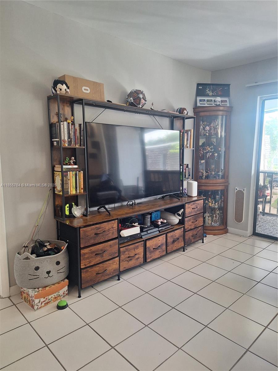 OAKLAND SHORES CONDOMINIUM - Residential