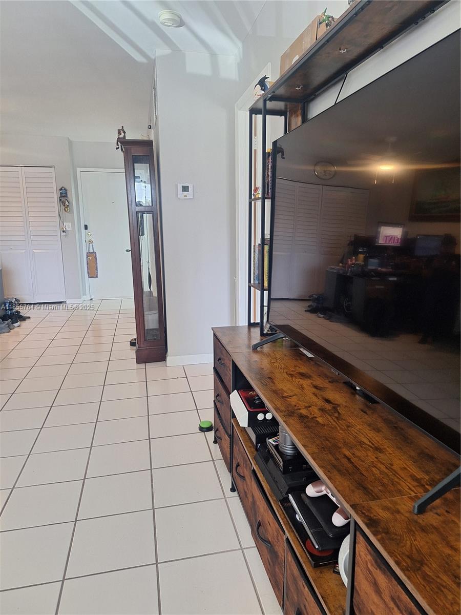 OAKLAND SHORES CONDOMINIUM - Residential