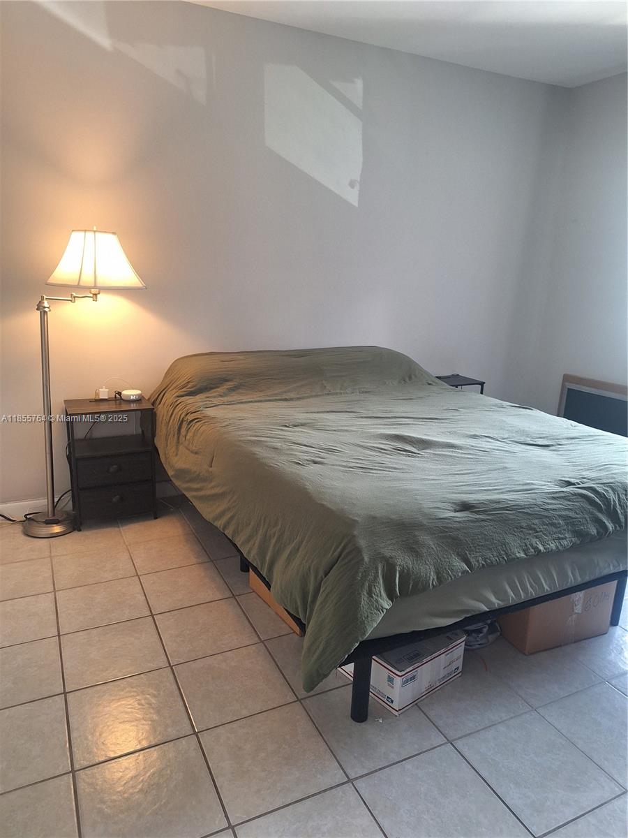 OAKLAND SHORES CONDOMINIUM - Residential