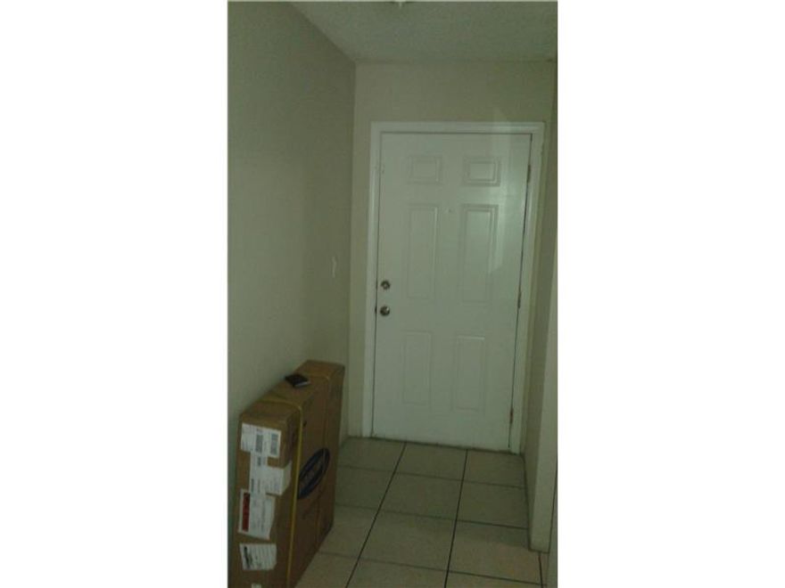 Great condo, will be sold with current tenant or without tenant.  This is a great 1 bedroom 1 bath as starter home or investor friendly.  Bring offers, owner wants gone today.