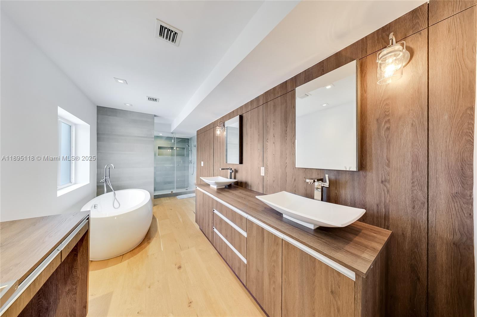 LA GORCE GOLF SUB - Residential
