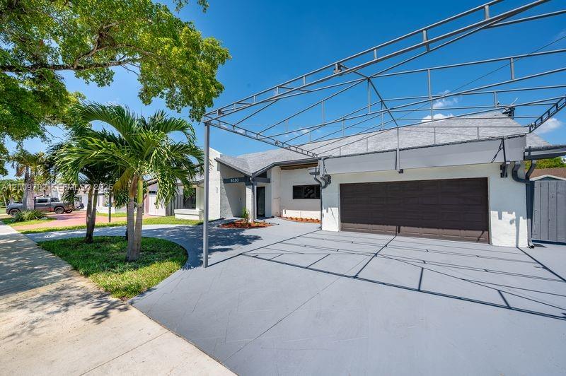 KENDALE COUNTRY CLUB ESTS - Residential