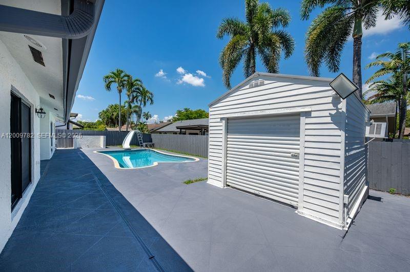 KENDALE COUNTRY CLUB ESTS - Residential