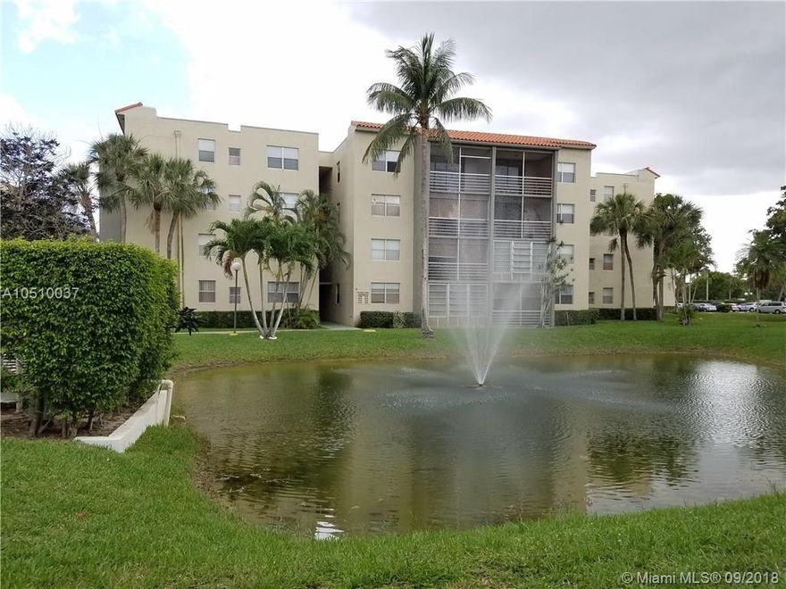 LOCATED IN A WELL MAINTAINED COMMUNITY, THIS IS A CORNER 2 BEDROOM, 2 BATH CONDOMINIUM WITH LOTS OF LIGHT. THE UNIT OVERLOOKS THE WATER AND FEATURES LARGE BEDROOMS, 2 RENOVATED BATHS,  NEWER AC AND HAS RECENTLY BEEN PAINTED.  LARGE WALK IN CLOSET IN THE MASTER BEDROOM. NEW WOOD FLOORING IN THE LIVING ROOM. COMPLEX HAS A LOVELY COURTYARD AND HAS A SECURE/GATED ENTRANCE. SMALL PET OK. PROSPECTIVE TENANTS MUST HAVE A MINIUMUM OF A 650 CREDIT SCORE.