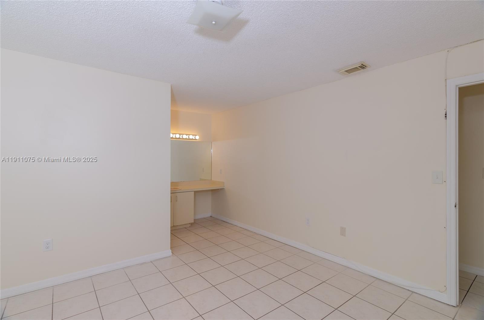 POMELO PARK - Residential Lease