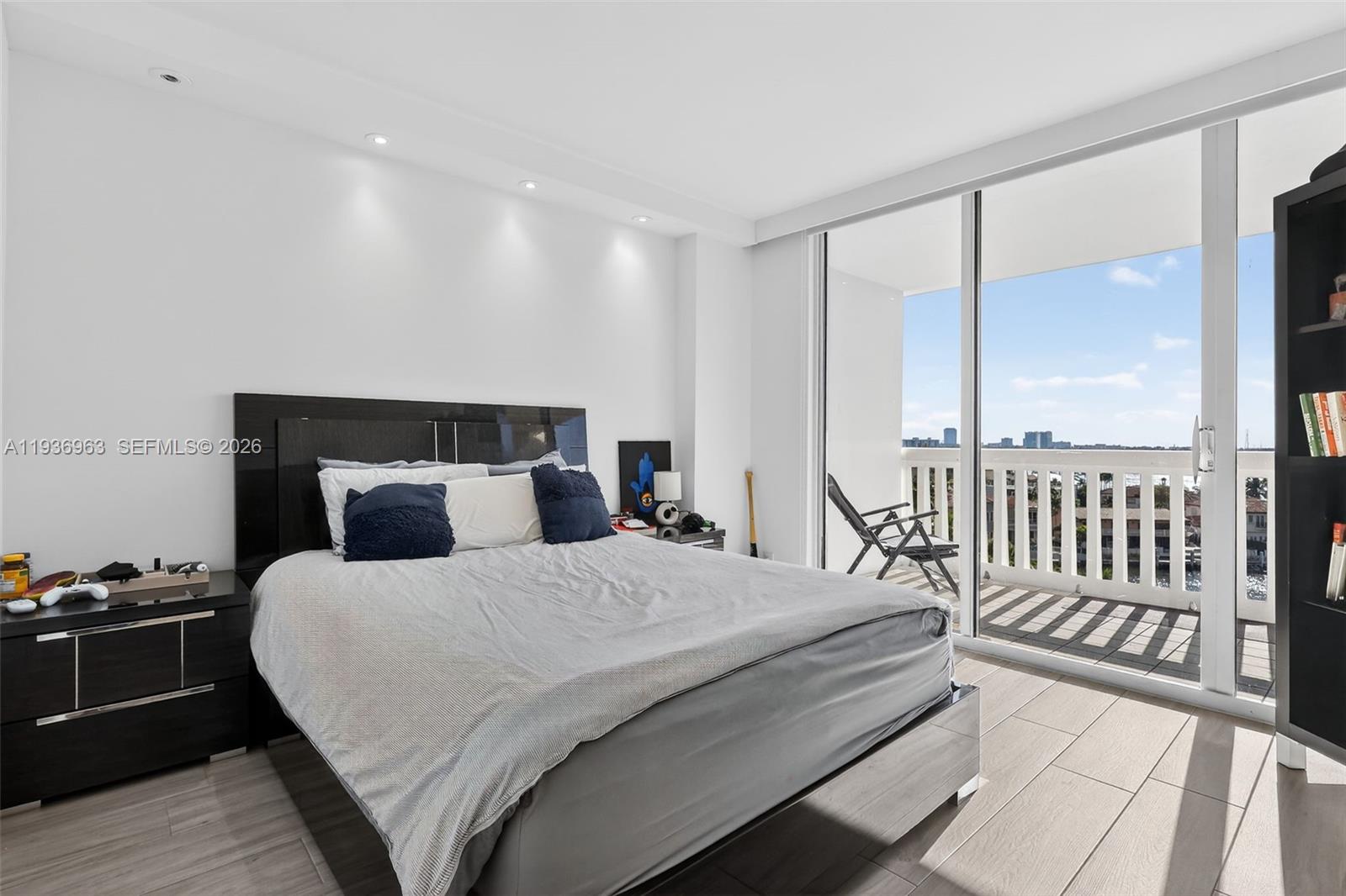 1000 ISL BLVD WILLIAMS IS - Residential