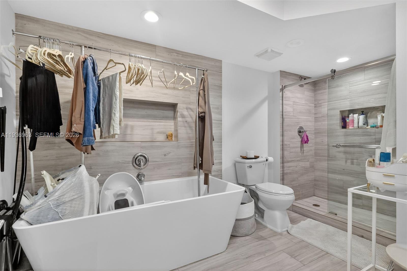 1000 ISL BLVD WILLIAMS IS - Residential