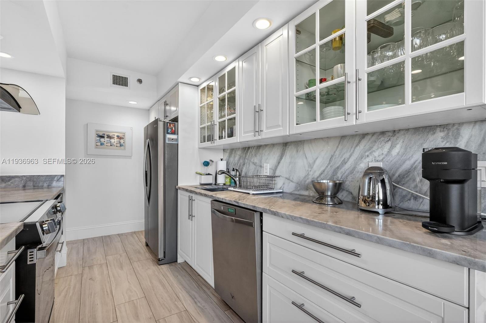 1000 ISL BLVD WILLIAMS IS - Residential