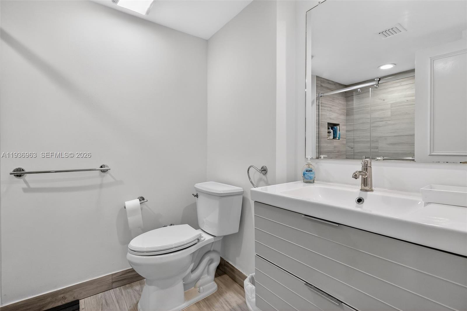 1000 ISL BLVD WILLIAMS IS - Residential