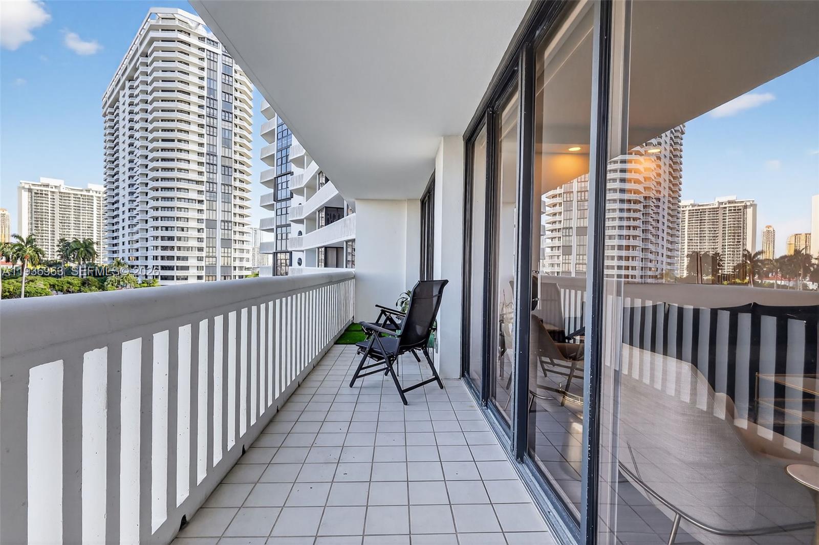 1000 ISL BLVD WILLIAMS IS - Residential