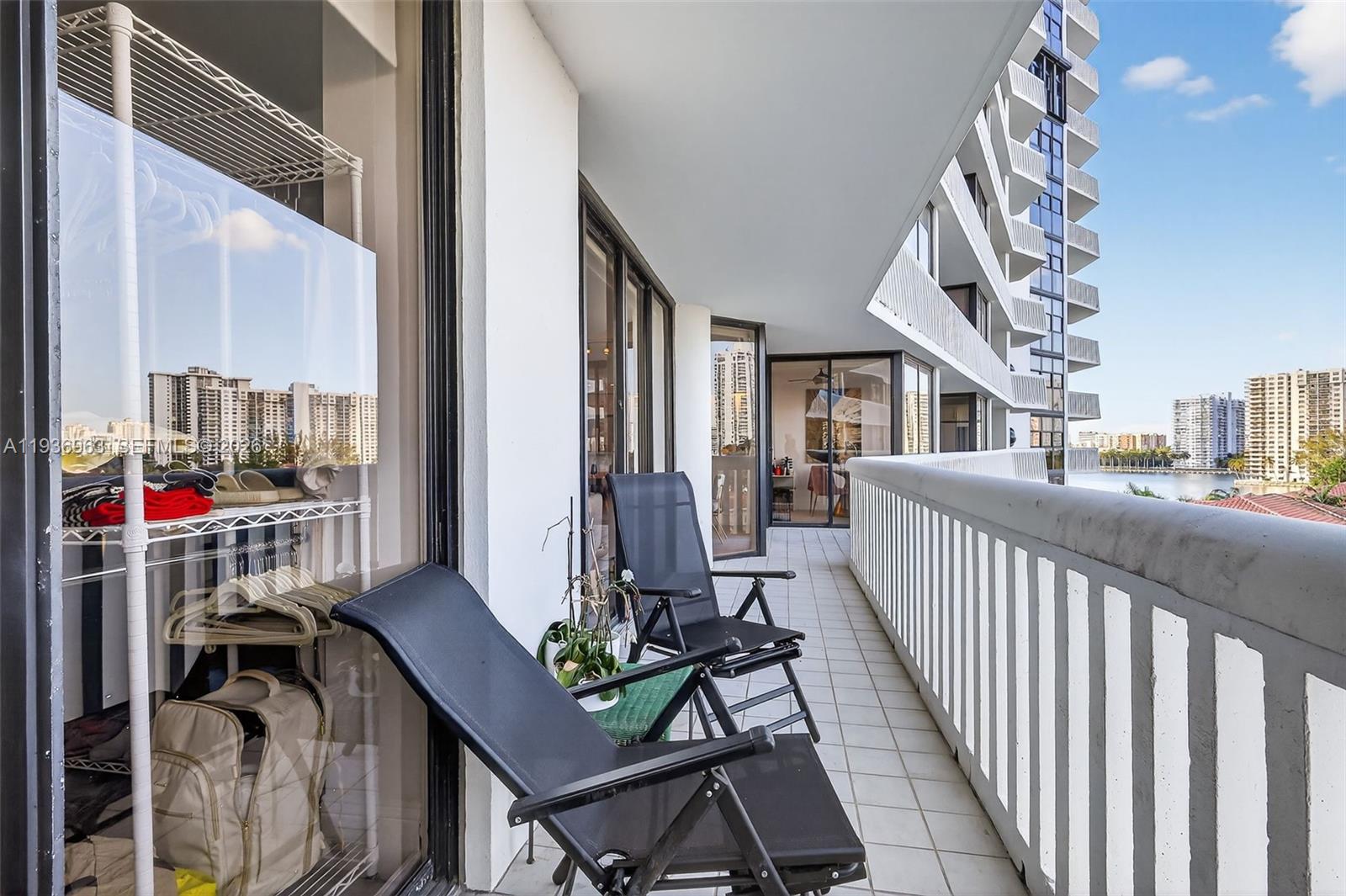 1000 ISL BLVD WILLIAMS IS - Residential