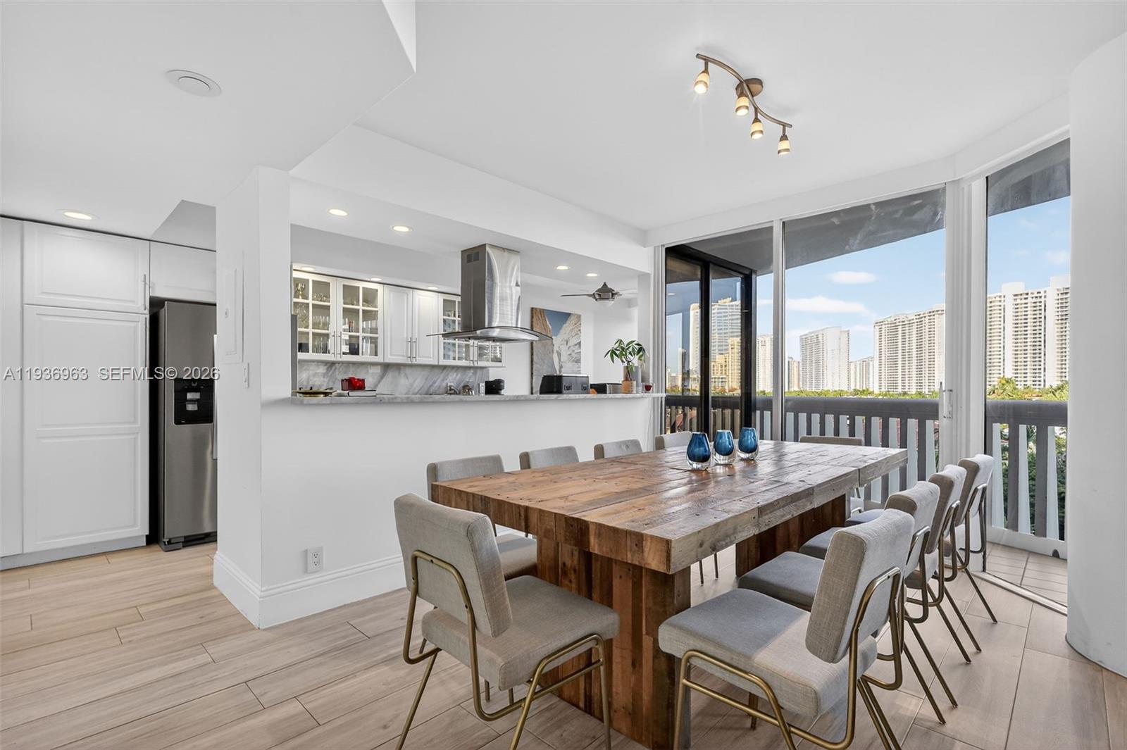 1000 ISL BLVD WILLIAMS IS - Residential