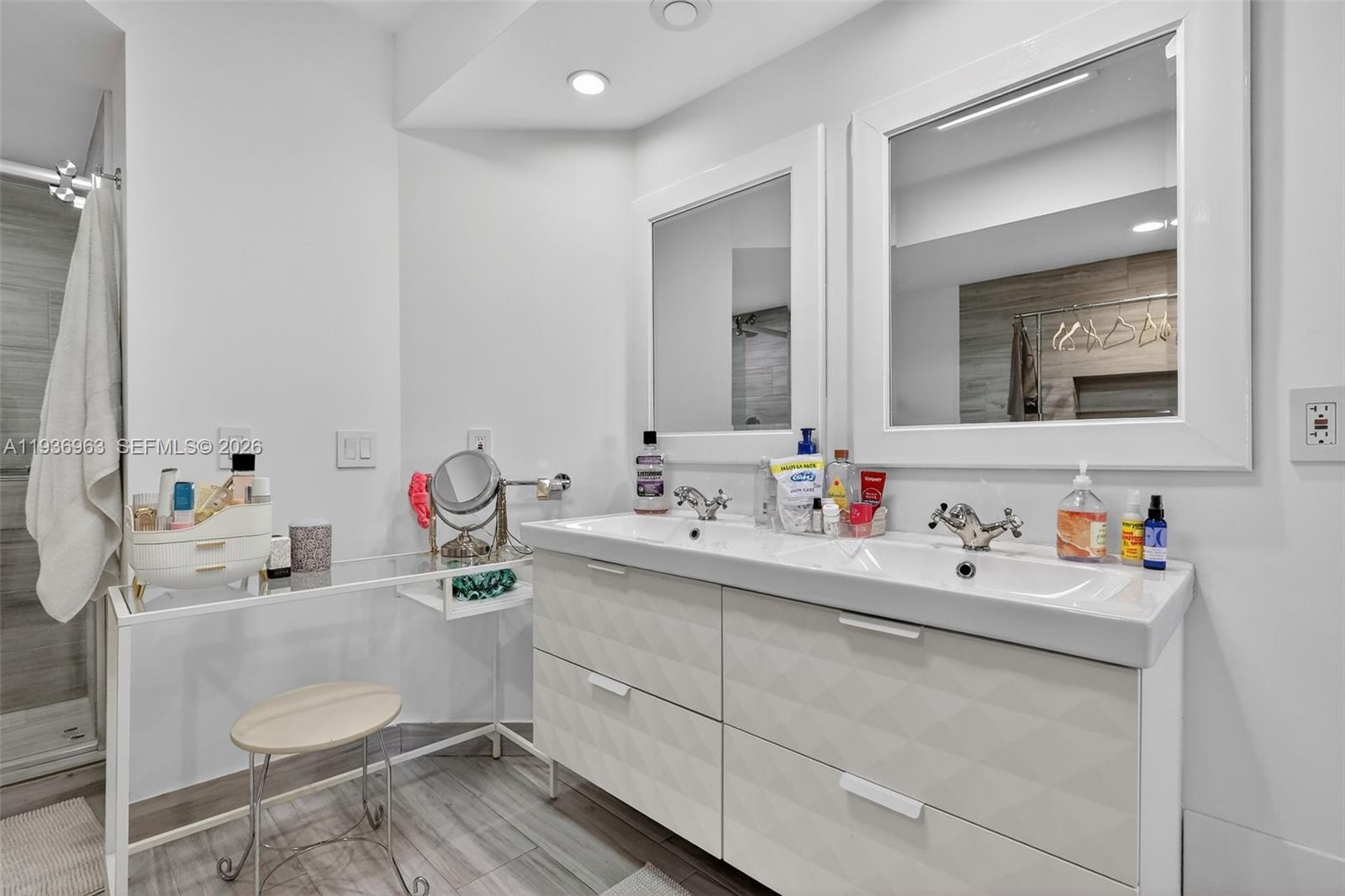 1000 ISL BLVD WILLIAMS IS - Residential