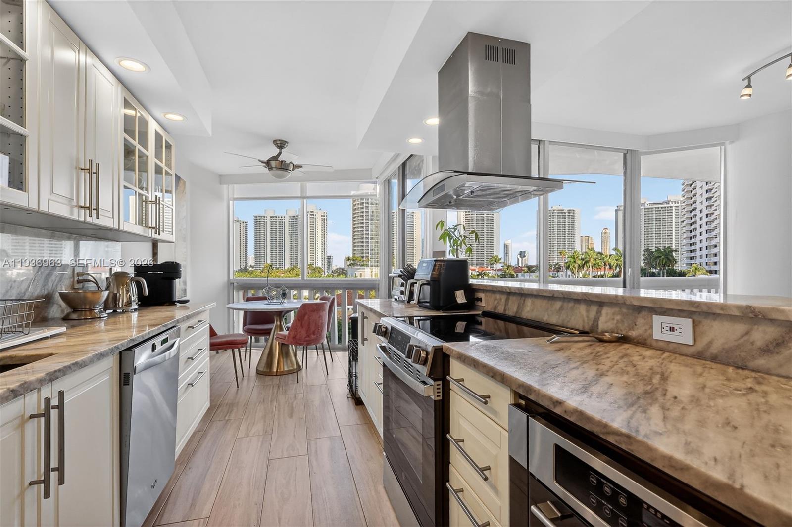 1000 ISL BLVD WILLIAMS IS - Residential