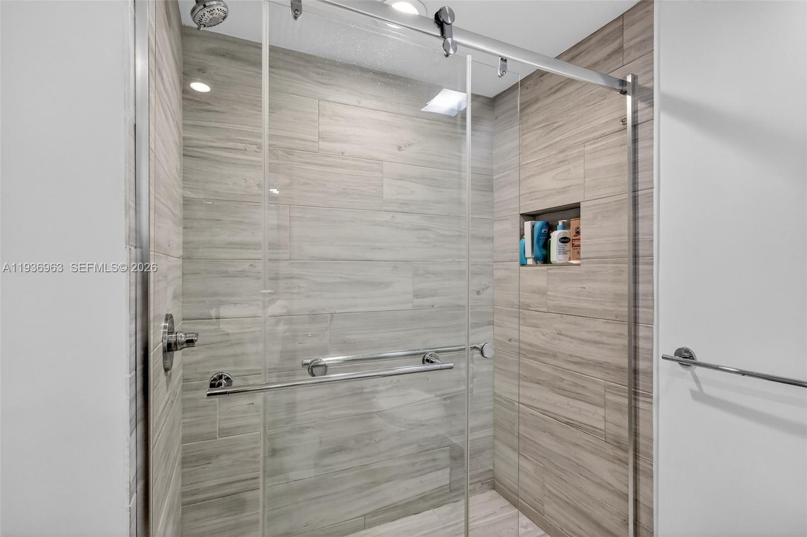 1000 ISL BLVD WILLIAMS IS - Residential