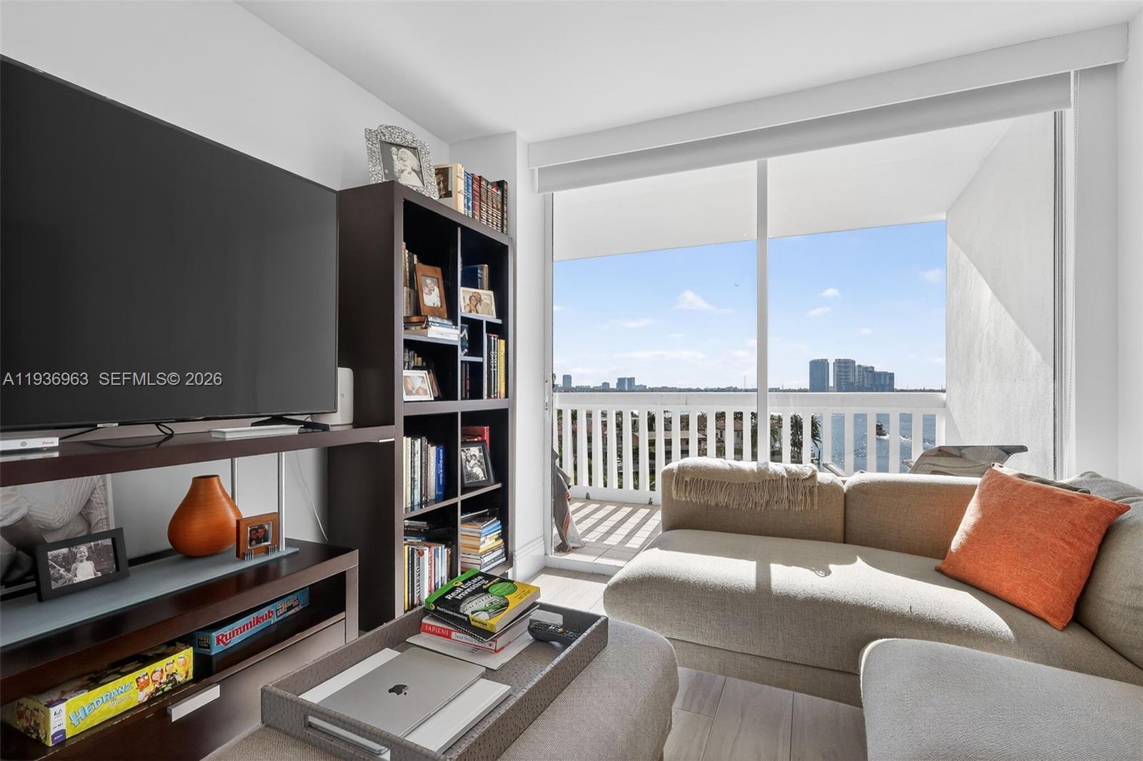 1000 ISL BLVD WILLIAMS IS - Residential