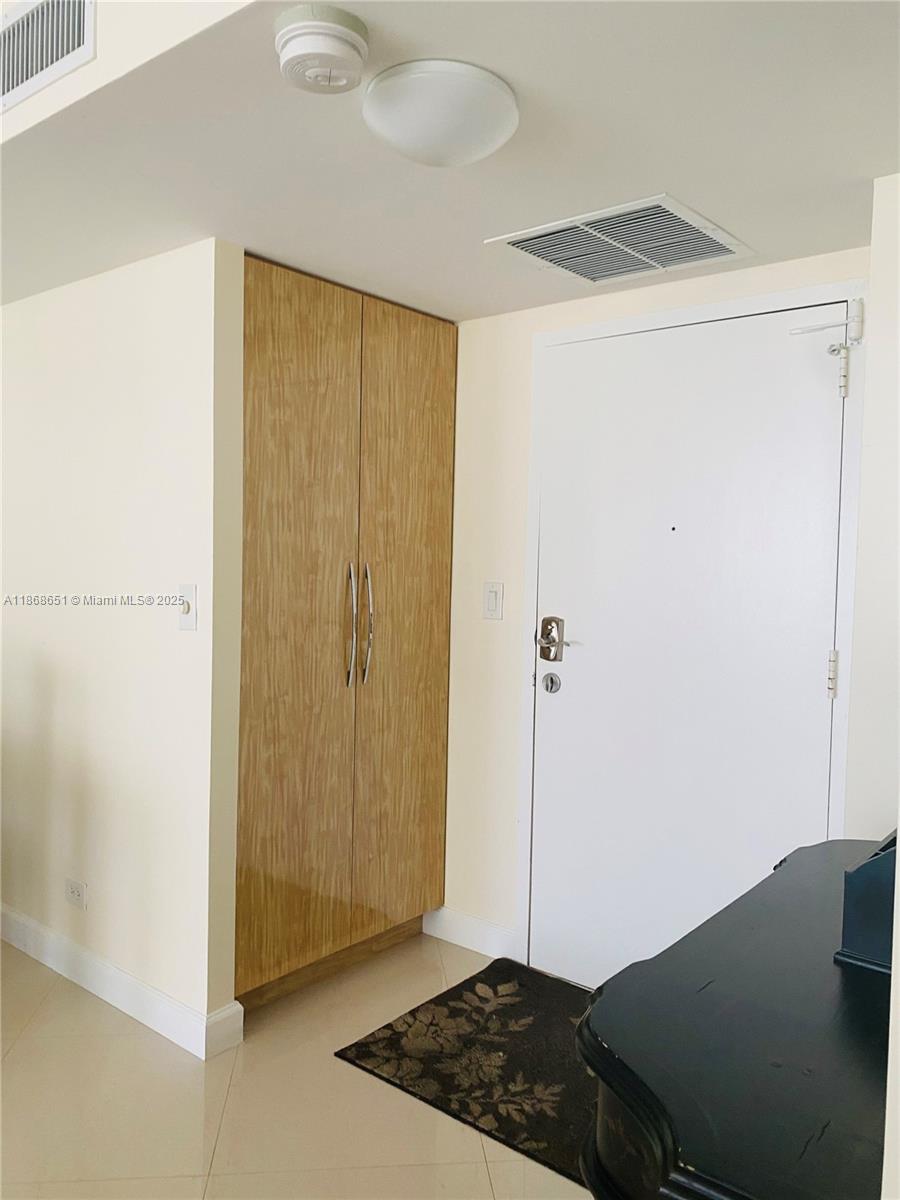 WINSTON TOWER 300 CONDO - Residential Lease