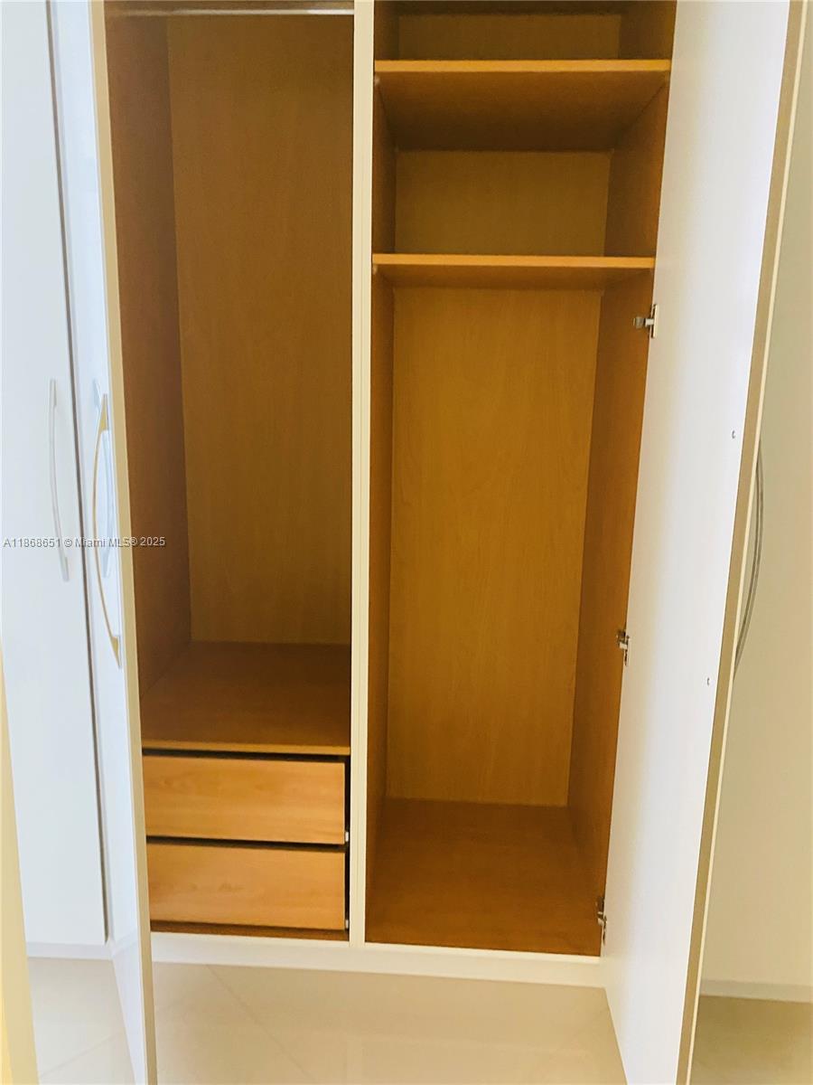 WINSTON TOWER 300 CONDO - Residential Lease