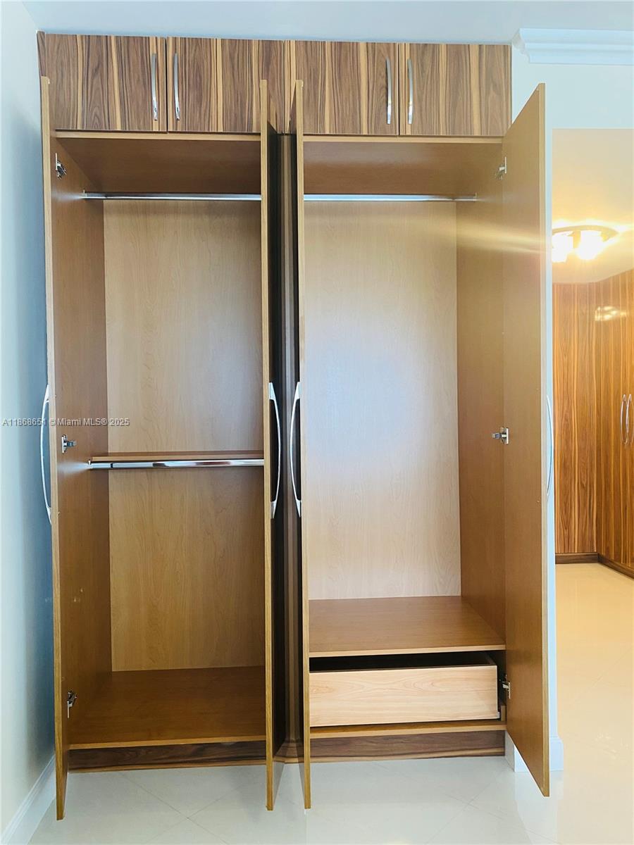 WINSTON TOWER 300 CONDO - Residential Lease