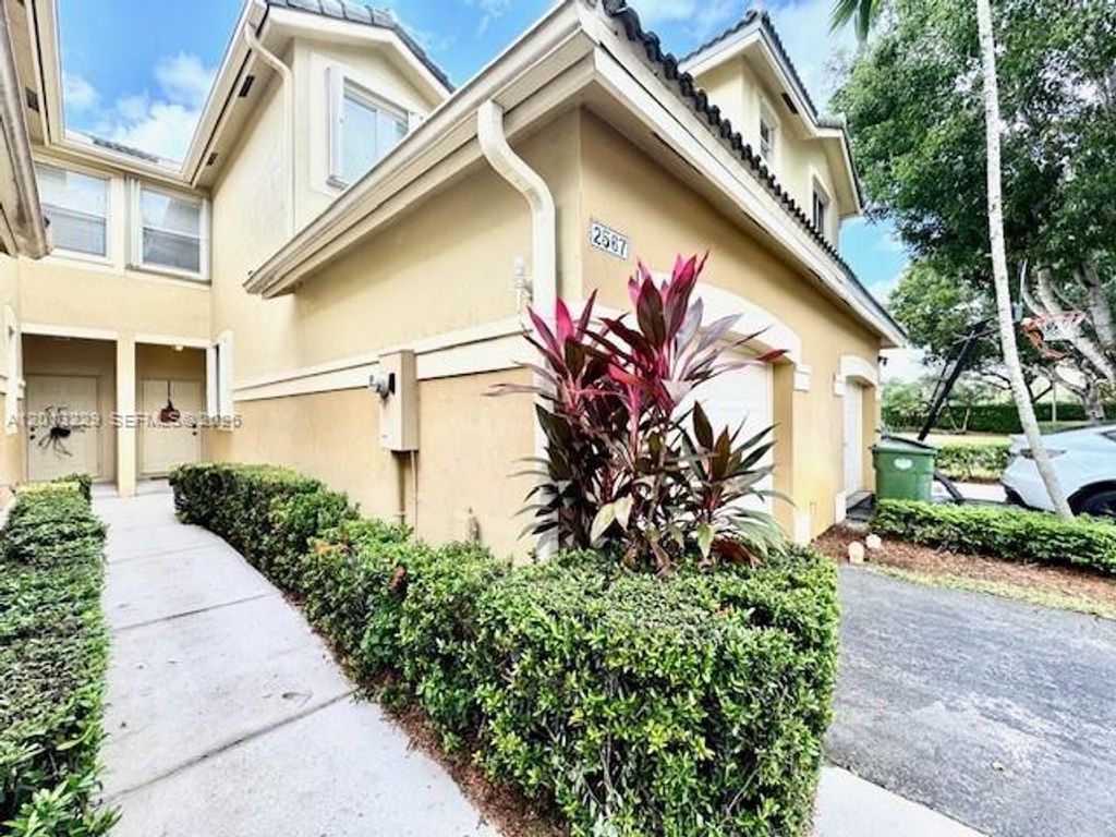 Photo of 2567 Cordoba Bnd, Weston, FL 33327 (MLS # A12013229)