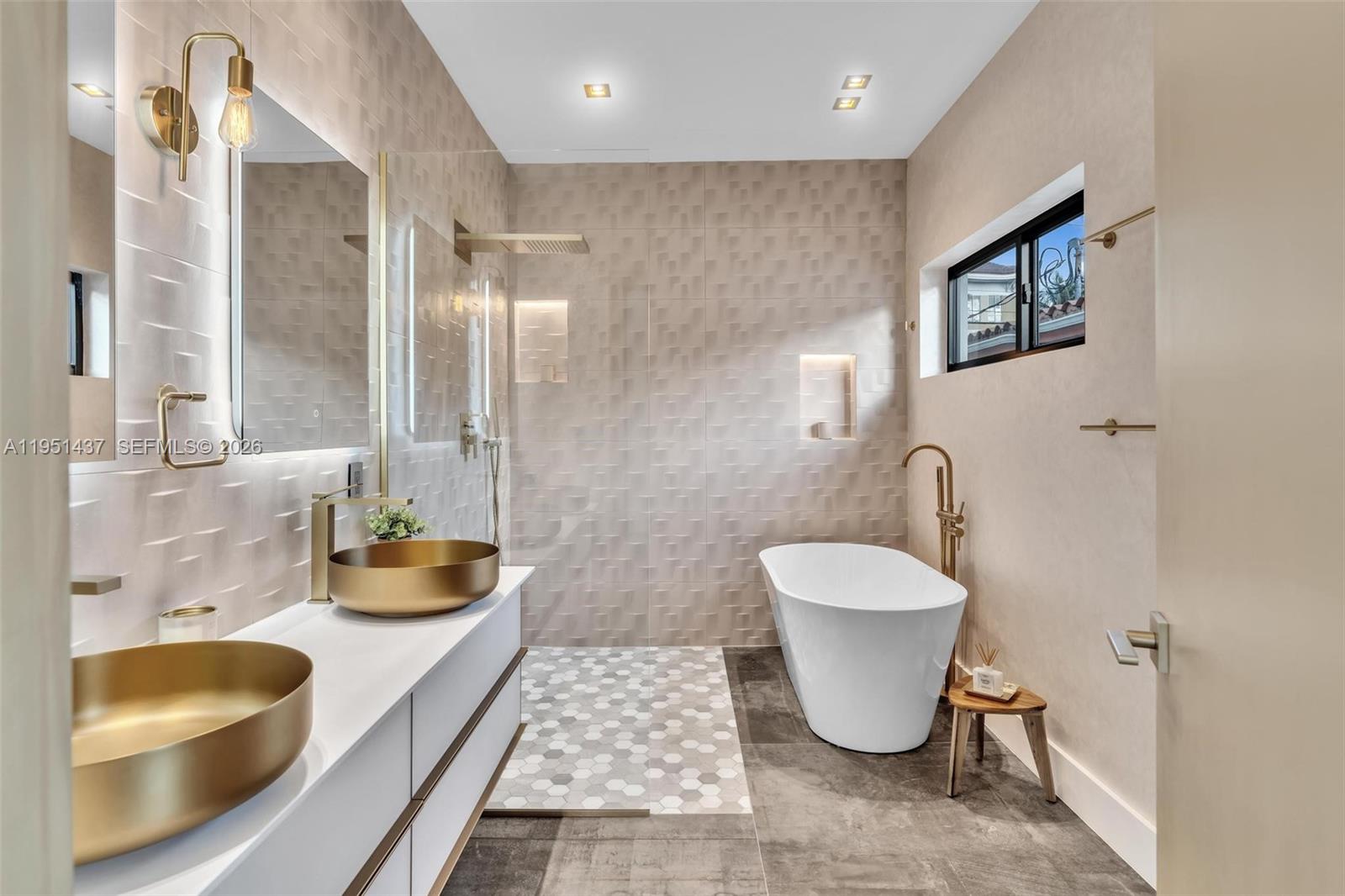 ALTOS DEL MAR NO 6 - Residential