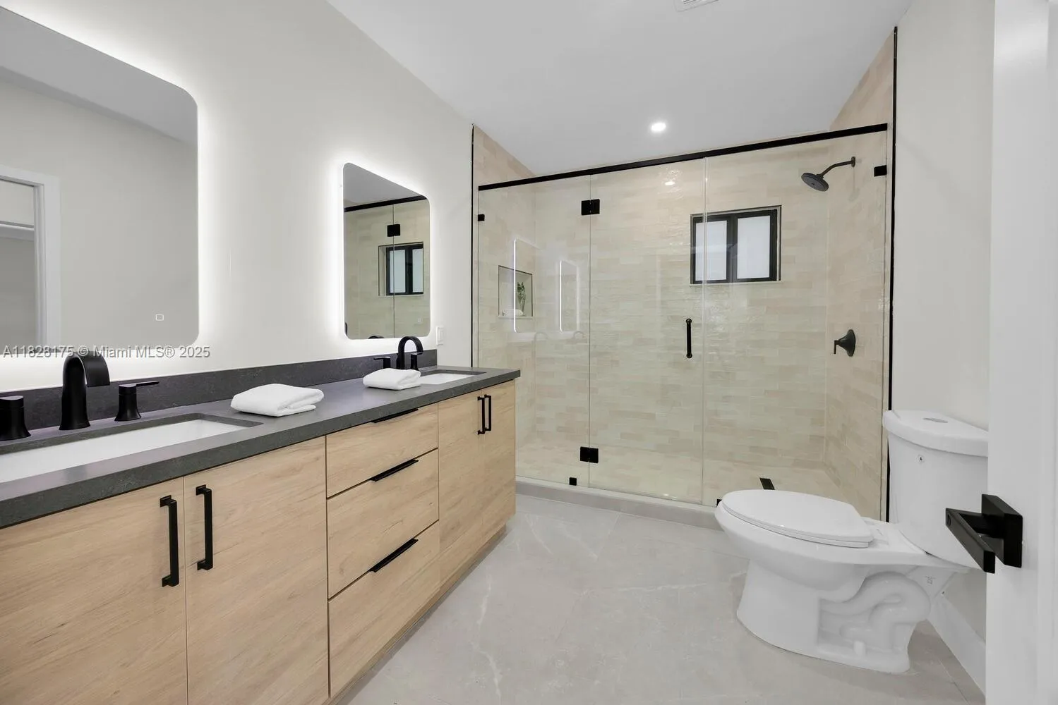 Coral Gables, Florida 33134, United States, 2 Bedrooms Bedrooms, ,2 BathroomsBathrooms,Residential,Pending,157868