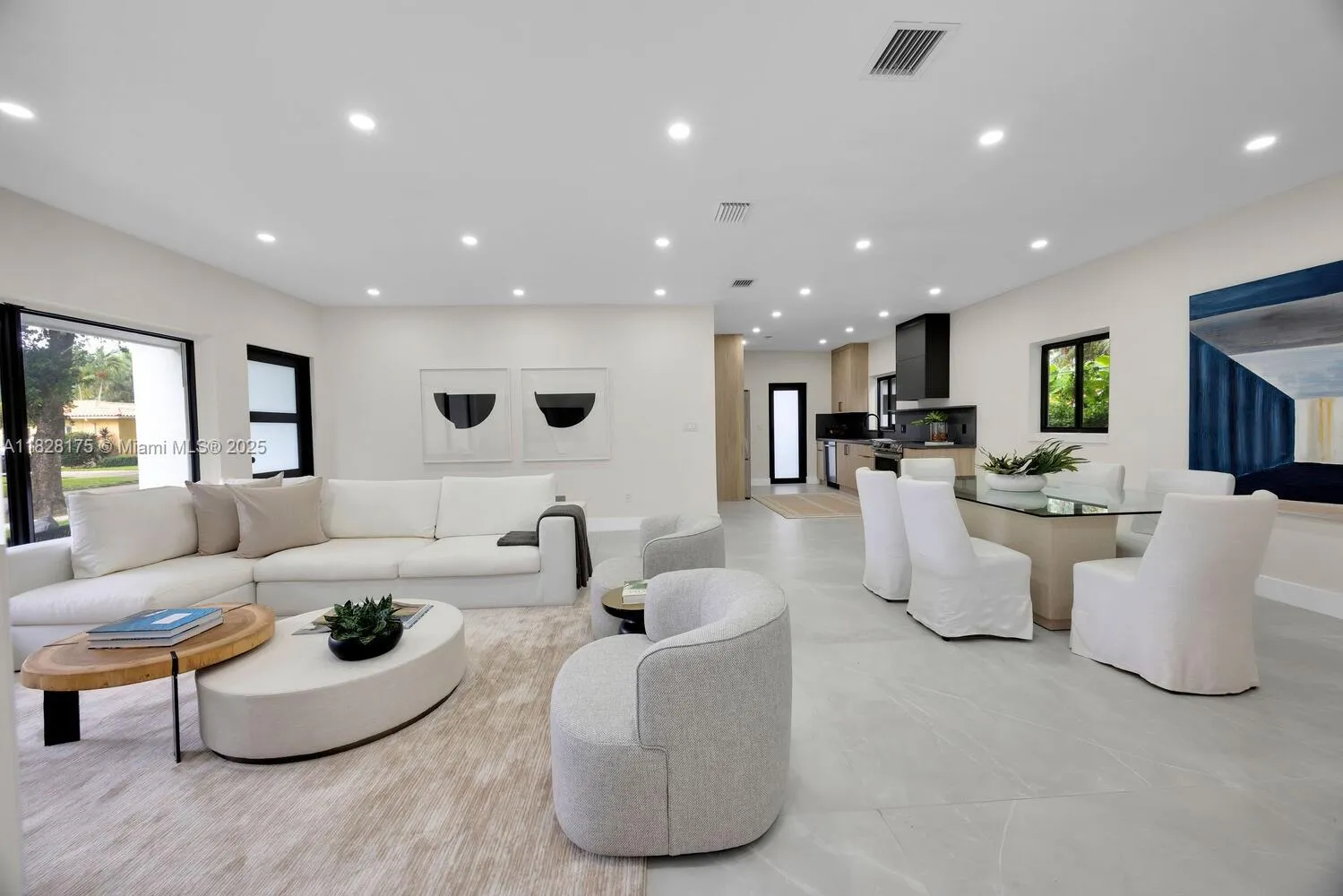 Coral Gables, Florida 33134, United States, 2 Bedrooms Bedrooms, ,2 BathroomsBathrooms,Residential,Pending,157868