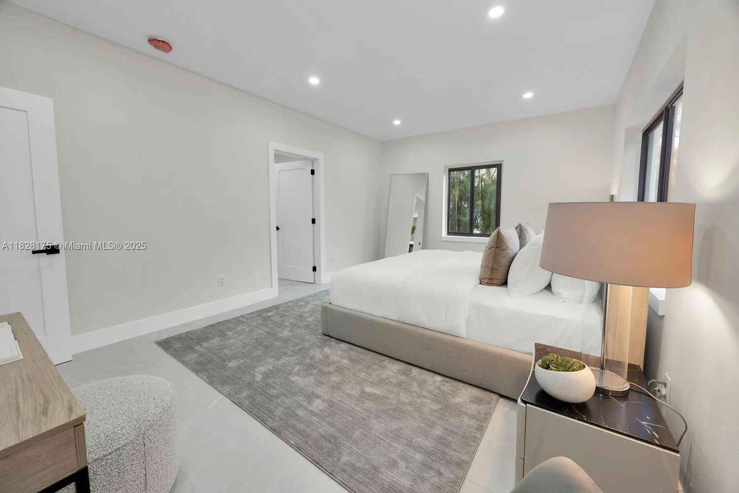 Coral Gables, Florida 33134, United States, 2 Bedrooms Bedrooms, ,2 BathroomsBathrooms,Residential,Pending,157868