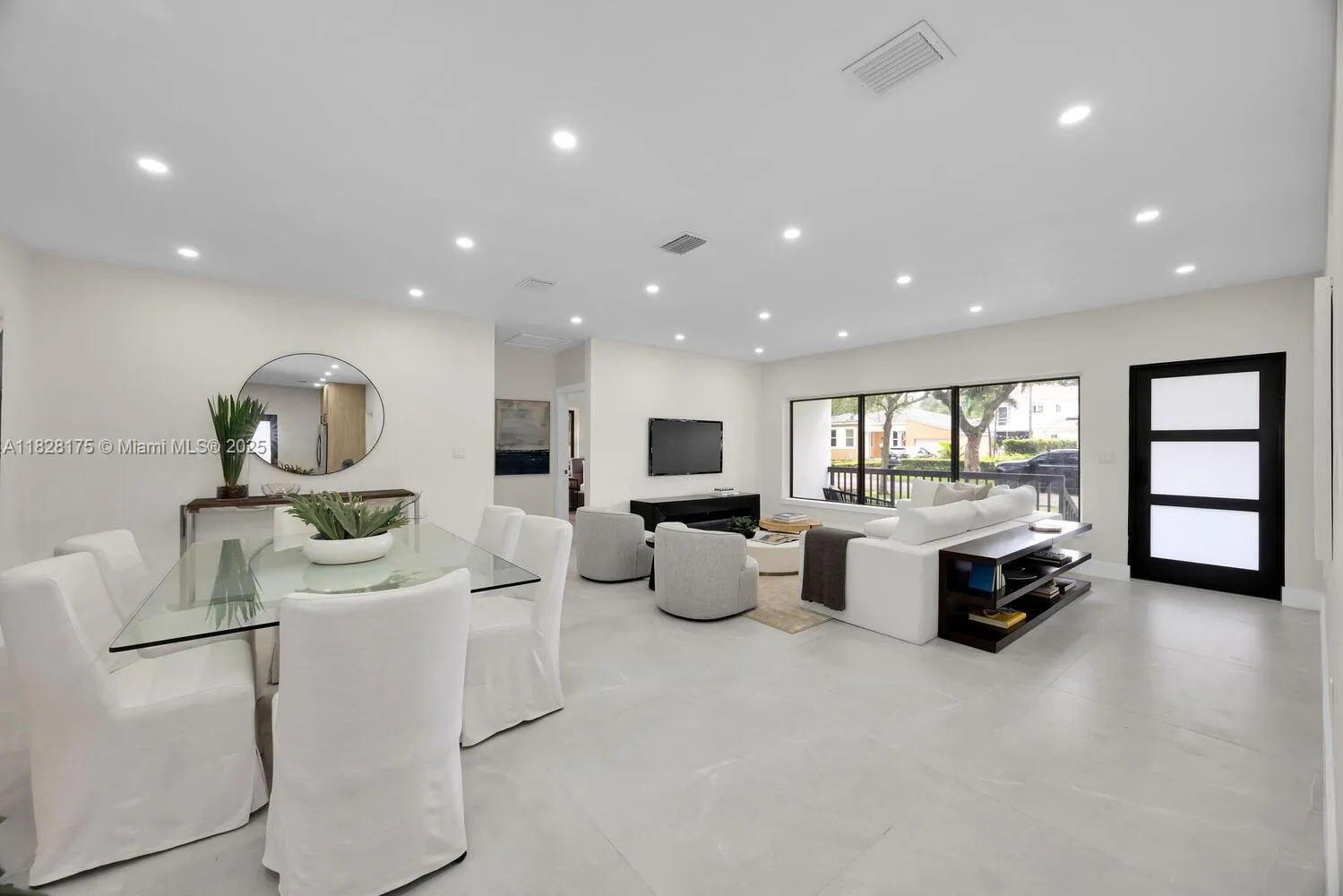 Coral Gables, Florida 33134, United States, 2 Bedrooms Bedrooms, ,2 BathroomsBathrooms,Residential,Pending,157868