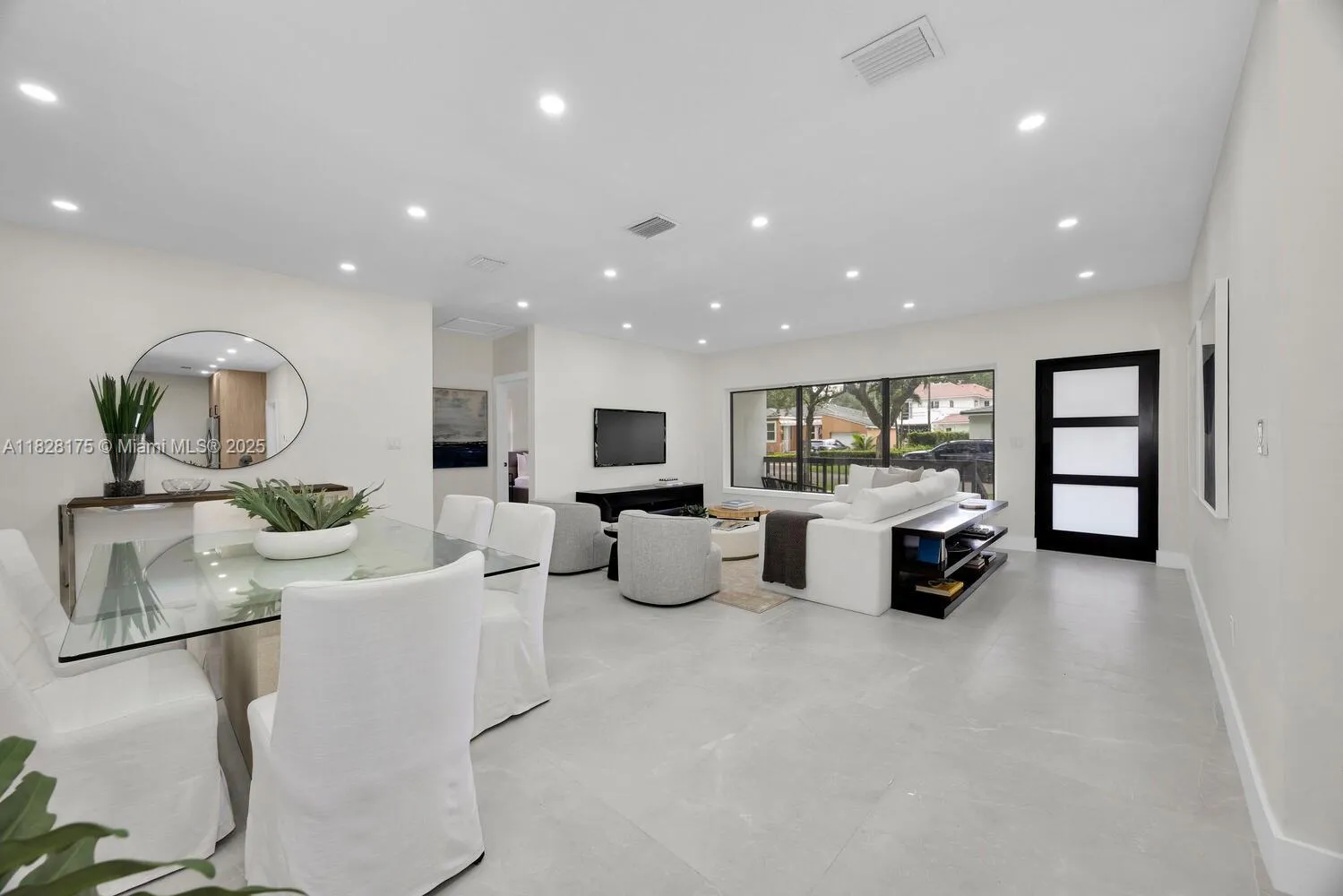 Coral Gables, Florida 33134, United States, 2 Bedrooms Bedrooms, ,2 BathroomsBathrooms,Residential,Pending,157868