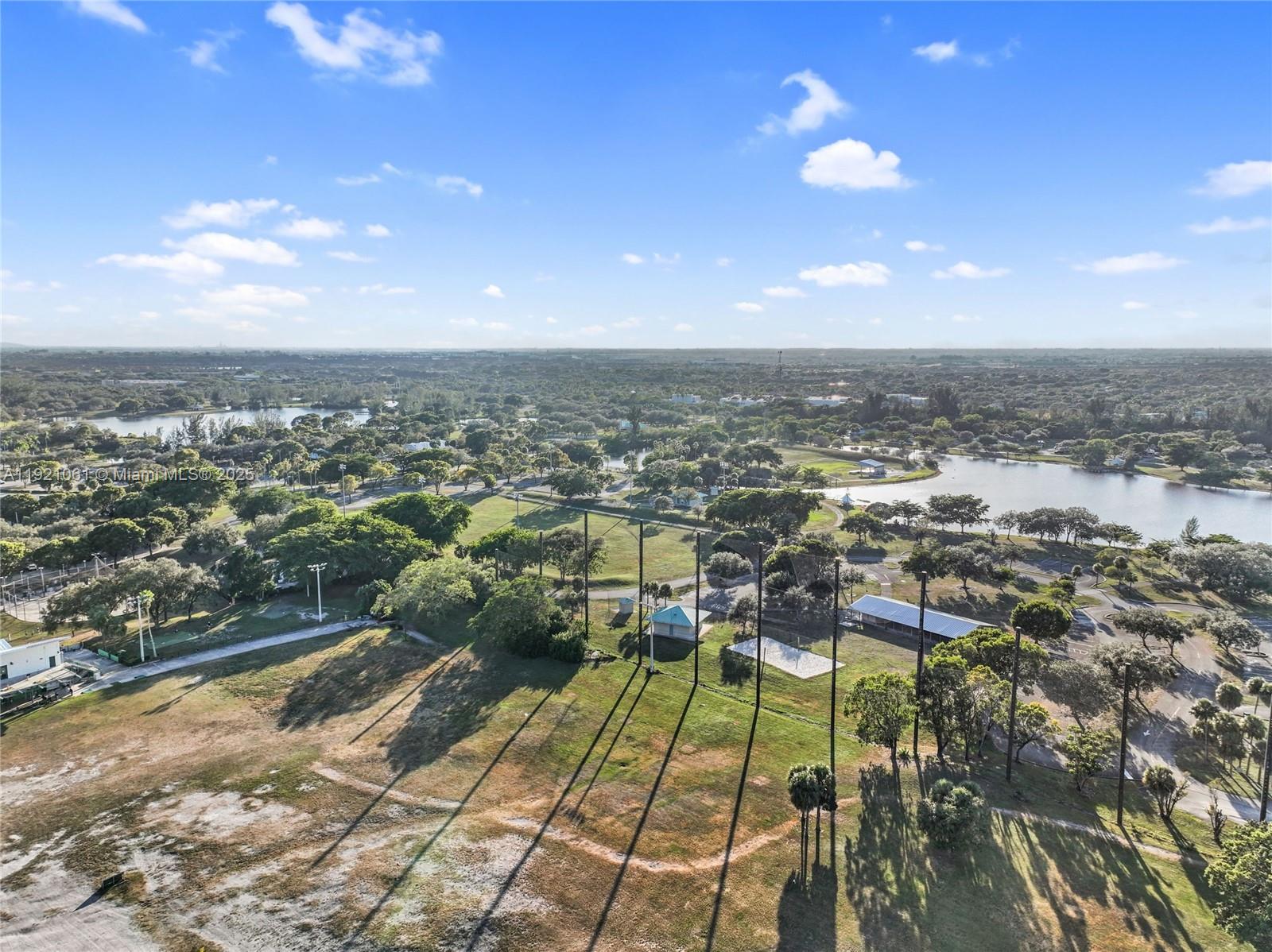 PEMBROKE LAKES SECTION SE - Residential