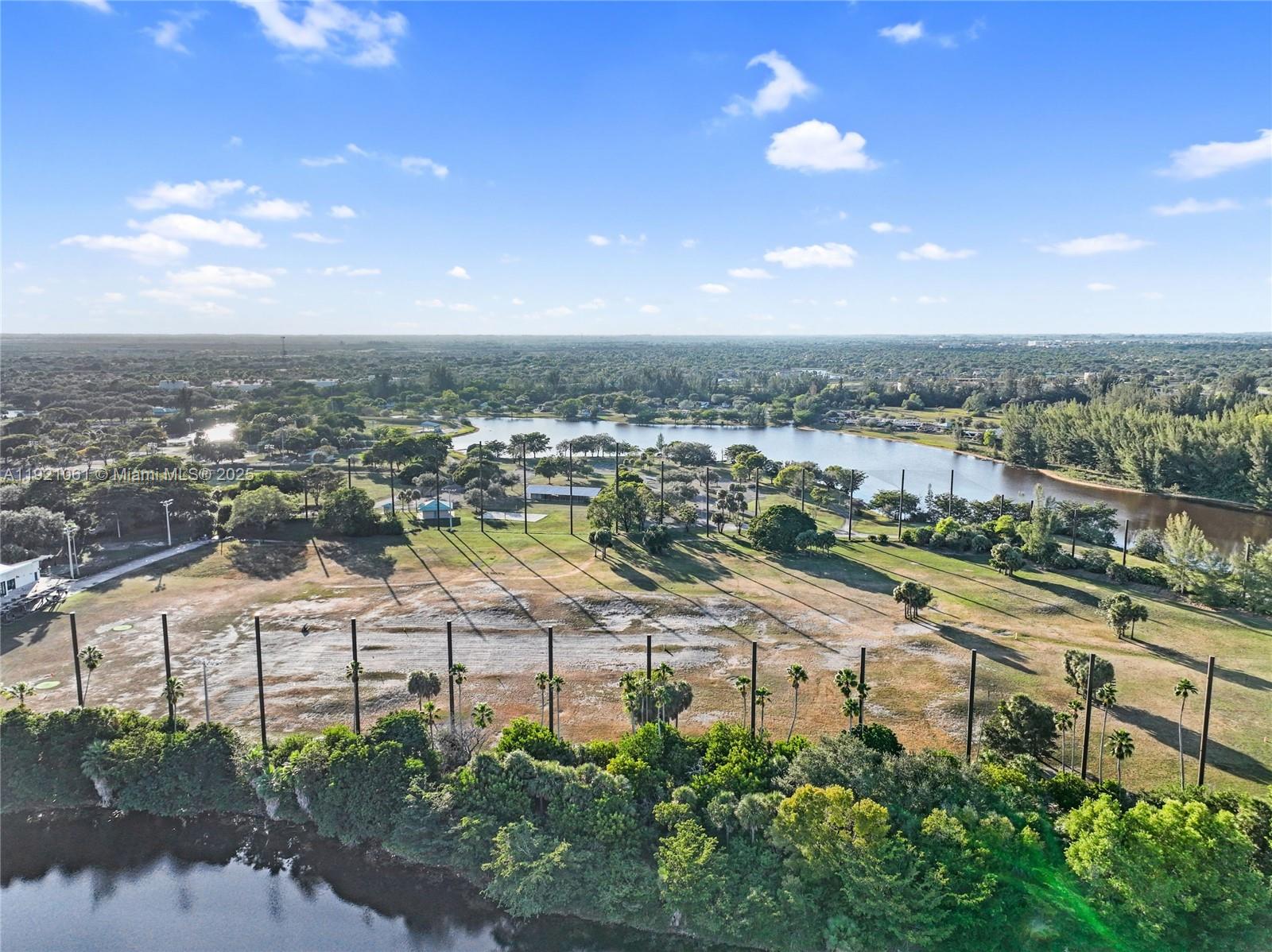 PEMBROKE LAKES SECTION SE - Residential